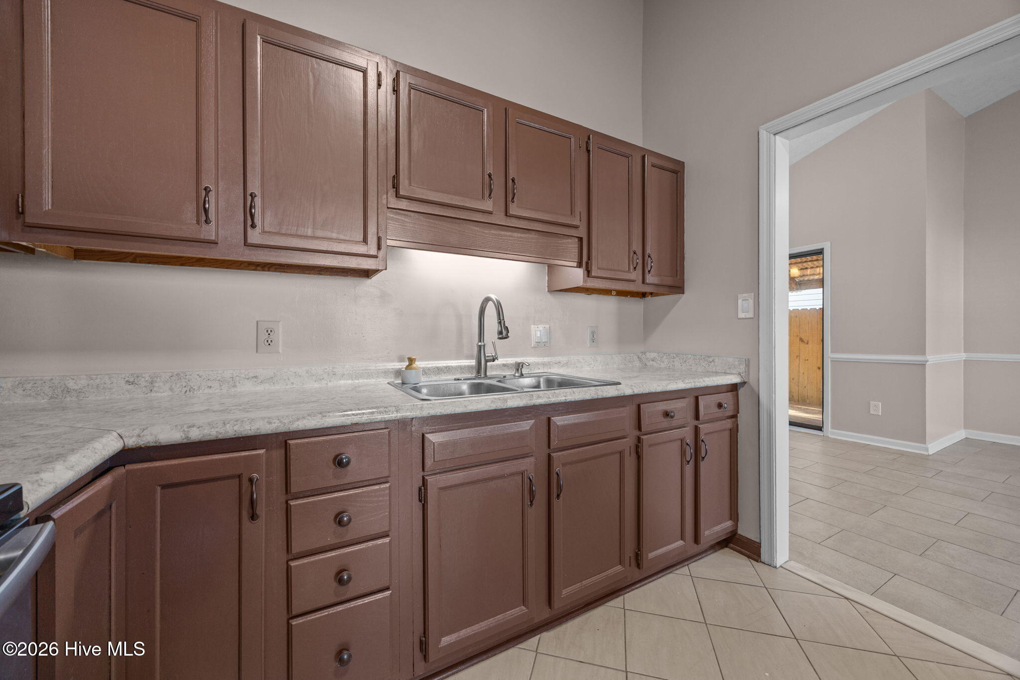 100550799 | Photo 12