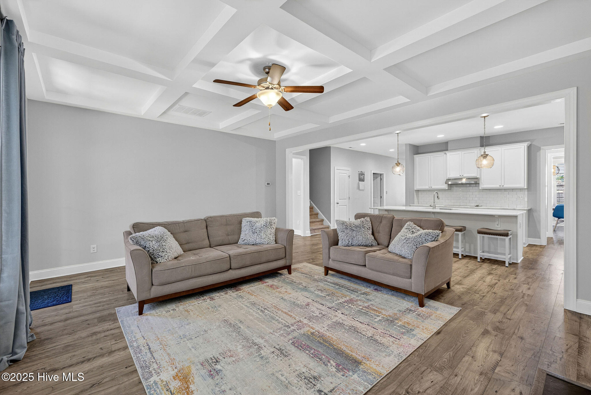 100541825 | Photo 18