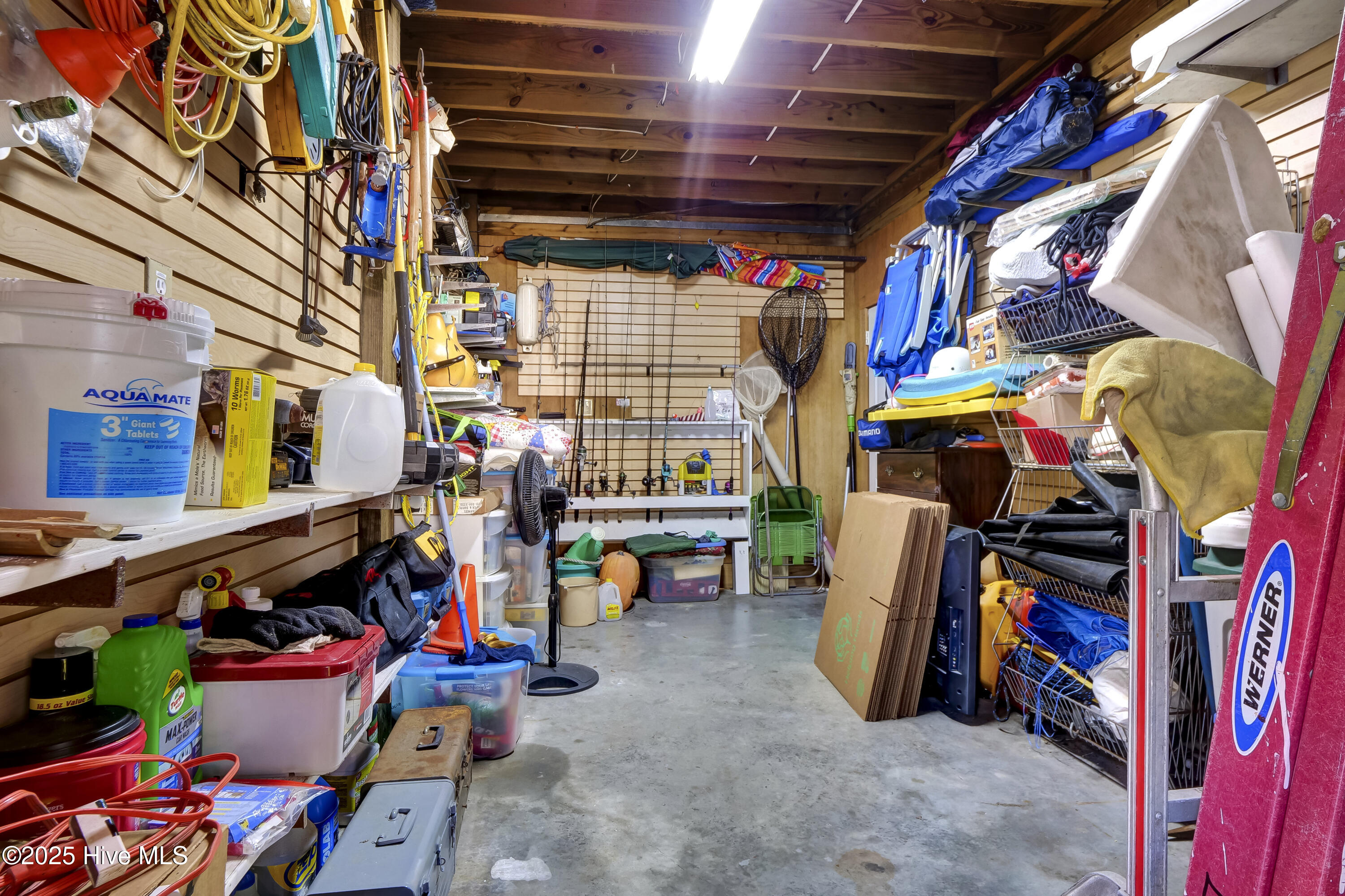 100497628 | Photo 47