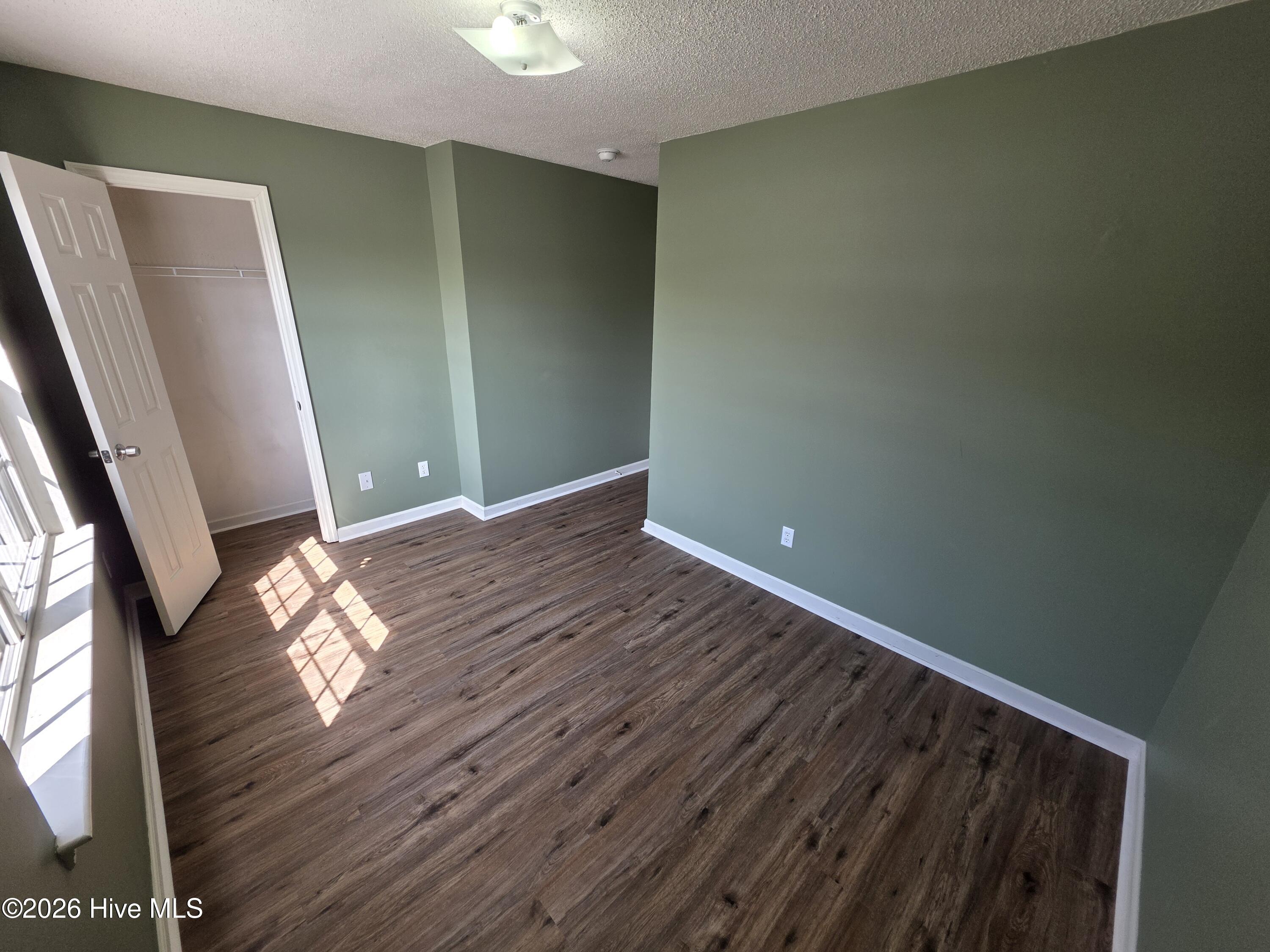 100557876 | Photo 12