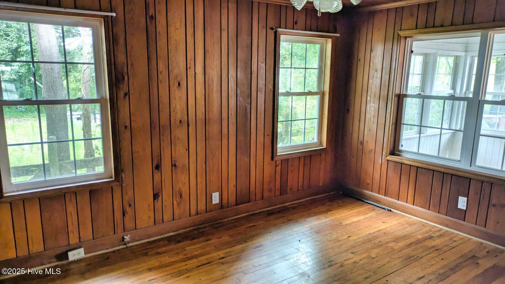 100529448 | Photo 10