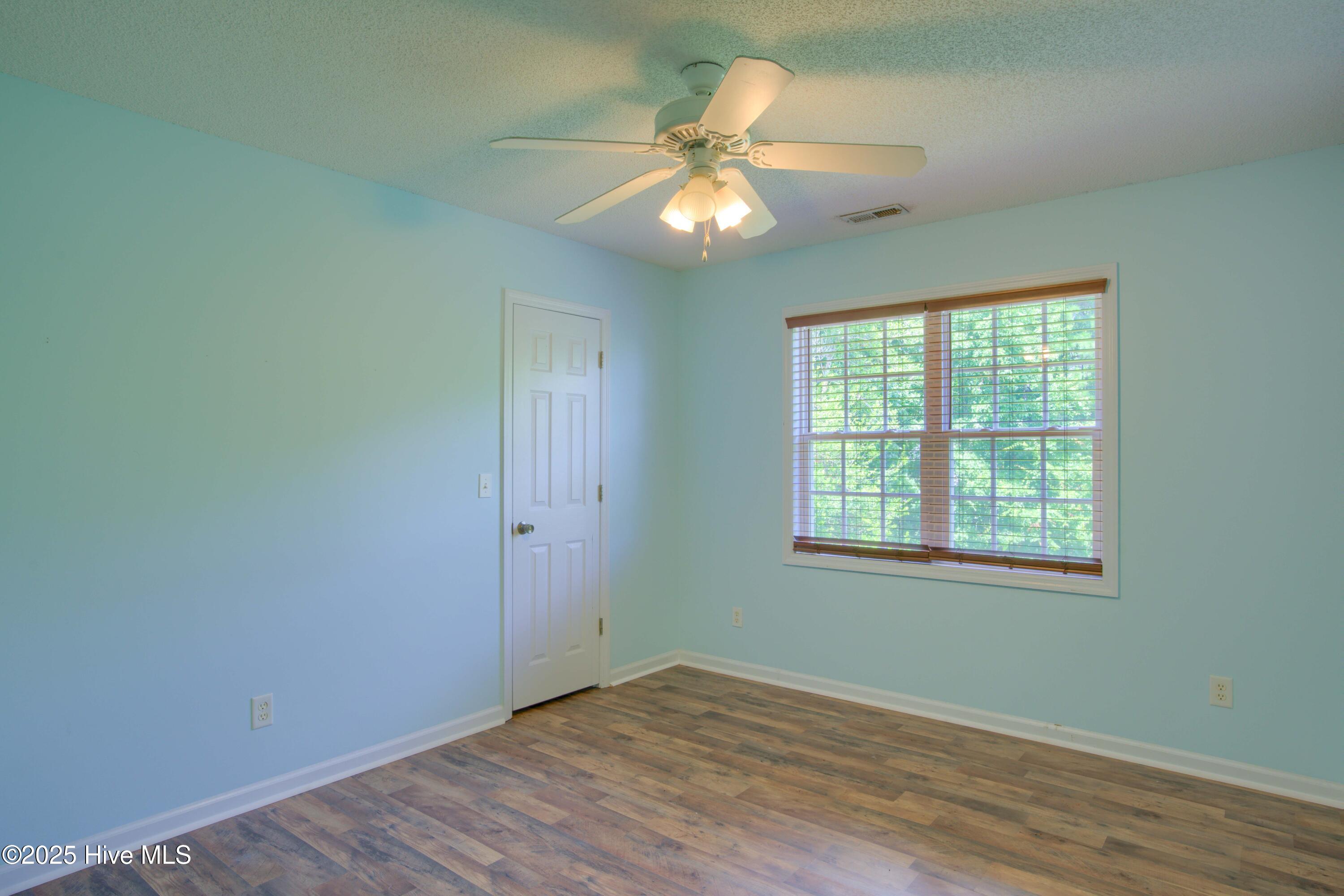 100543854 | Photo 20