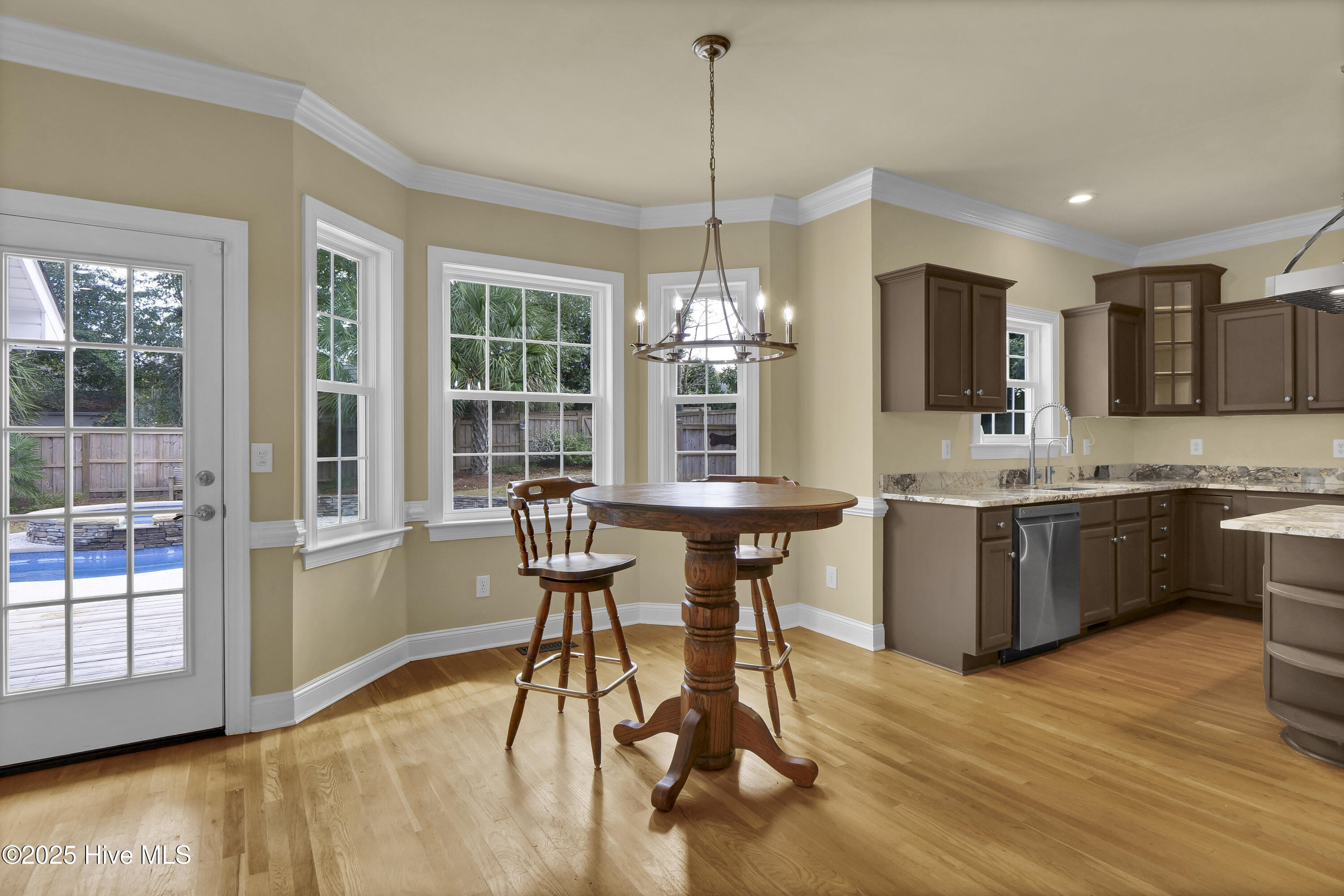 100543498 | Photo 18