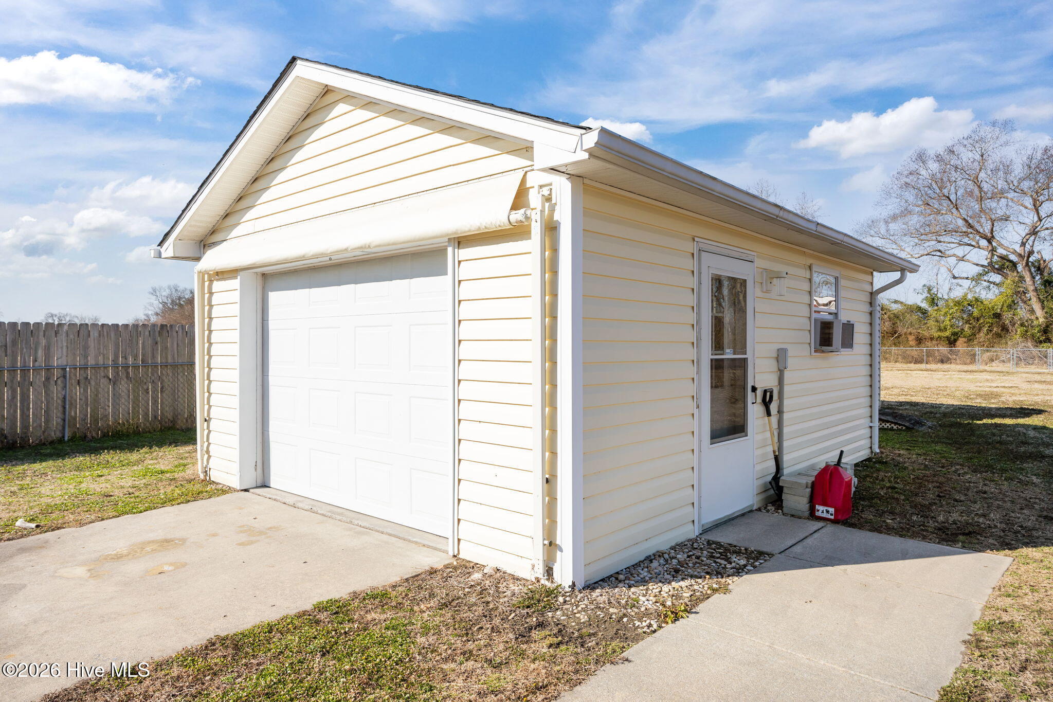 100554153 | Photo 46