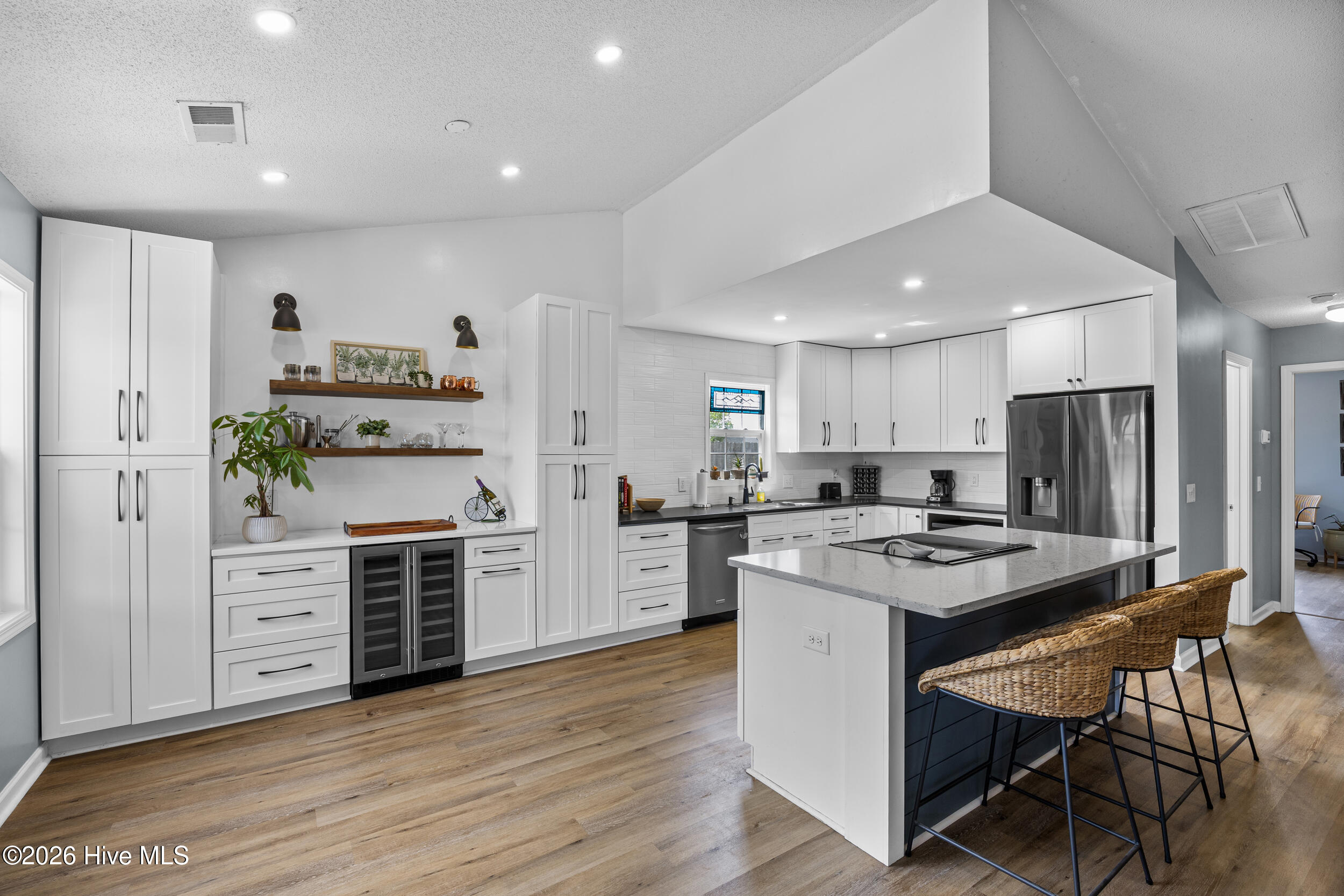 100562673 | Photo 11