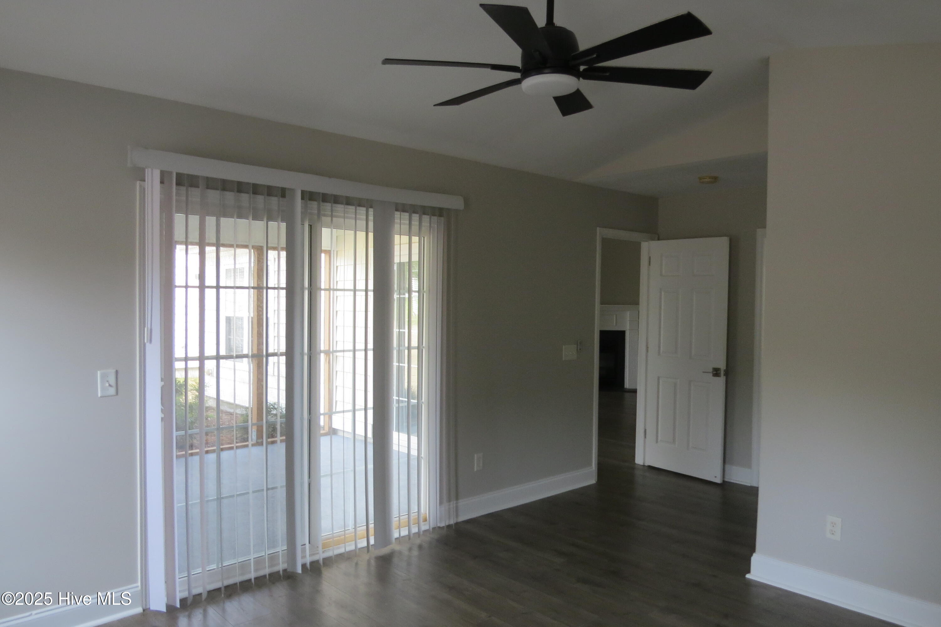 100538374 | Photo 13