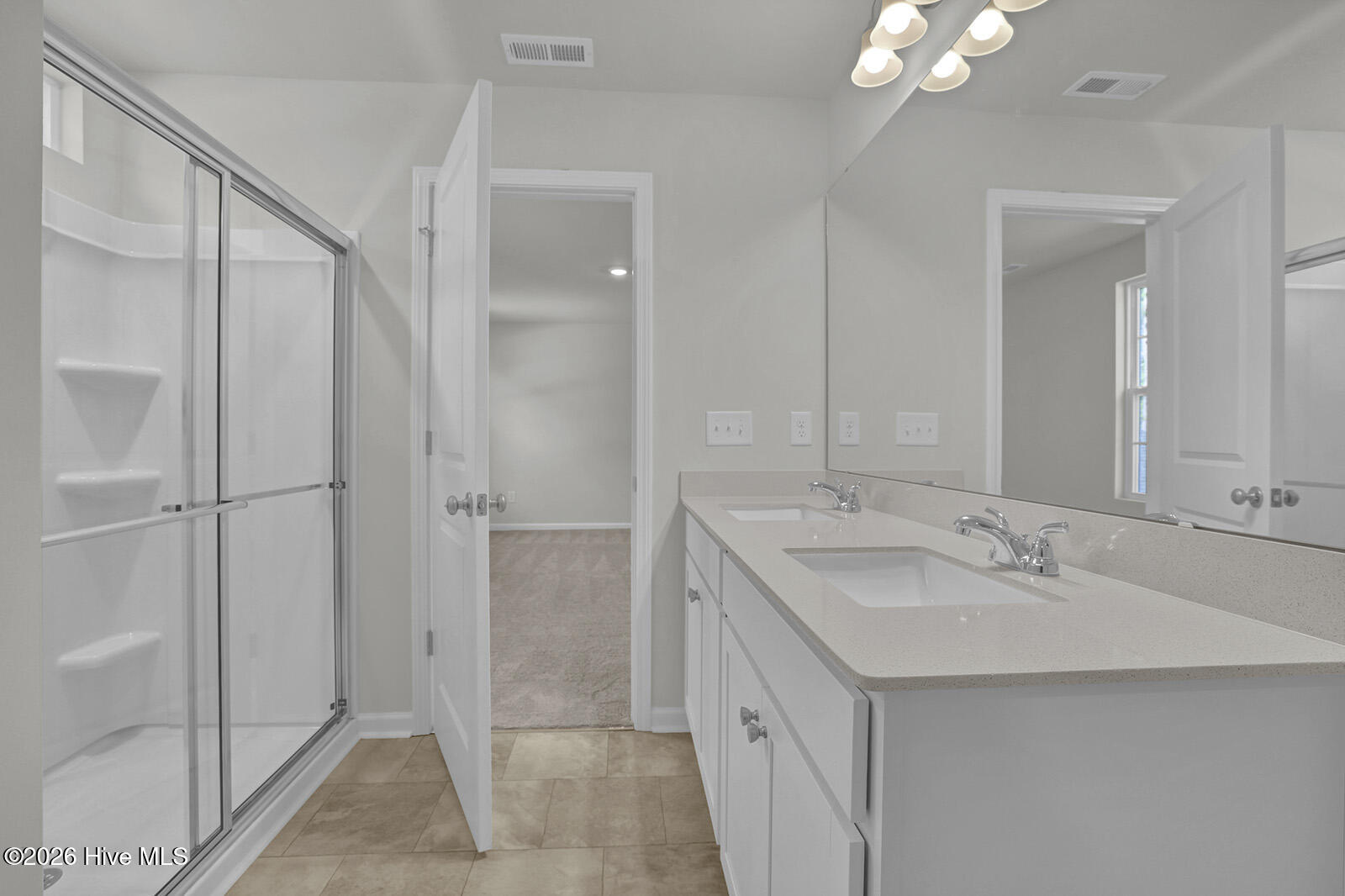 100550324 | Photo 14