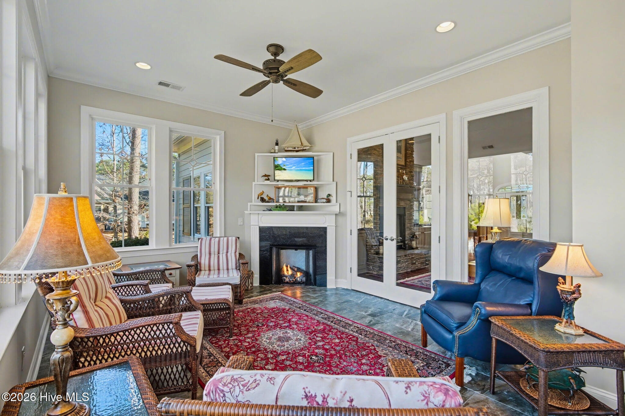 100549590 | Photo 24