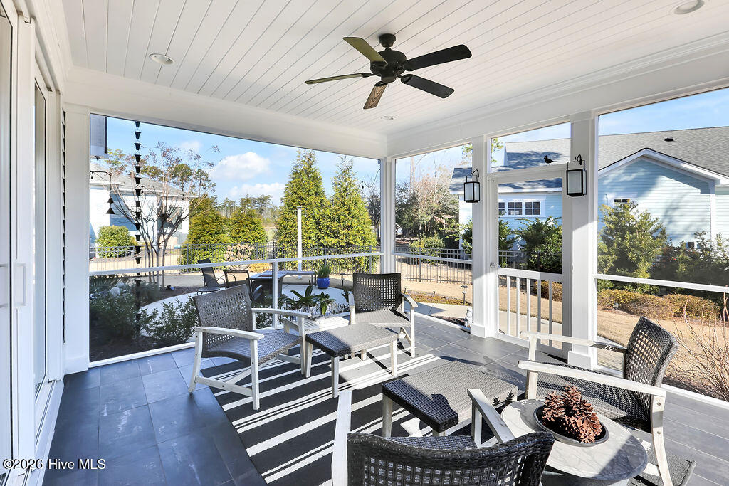 100553460 | Photo 33