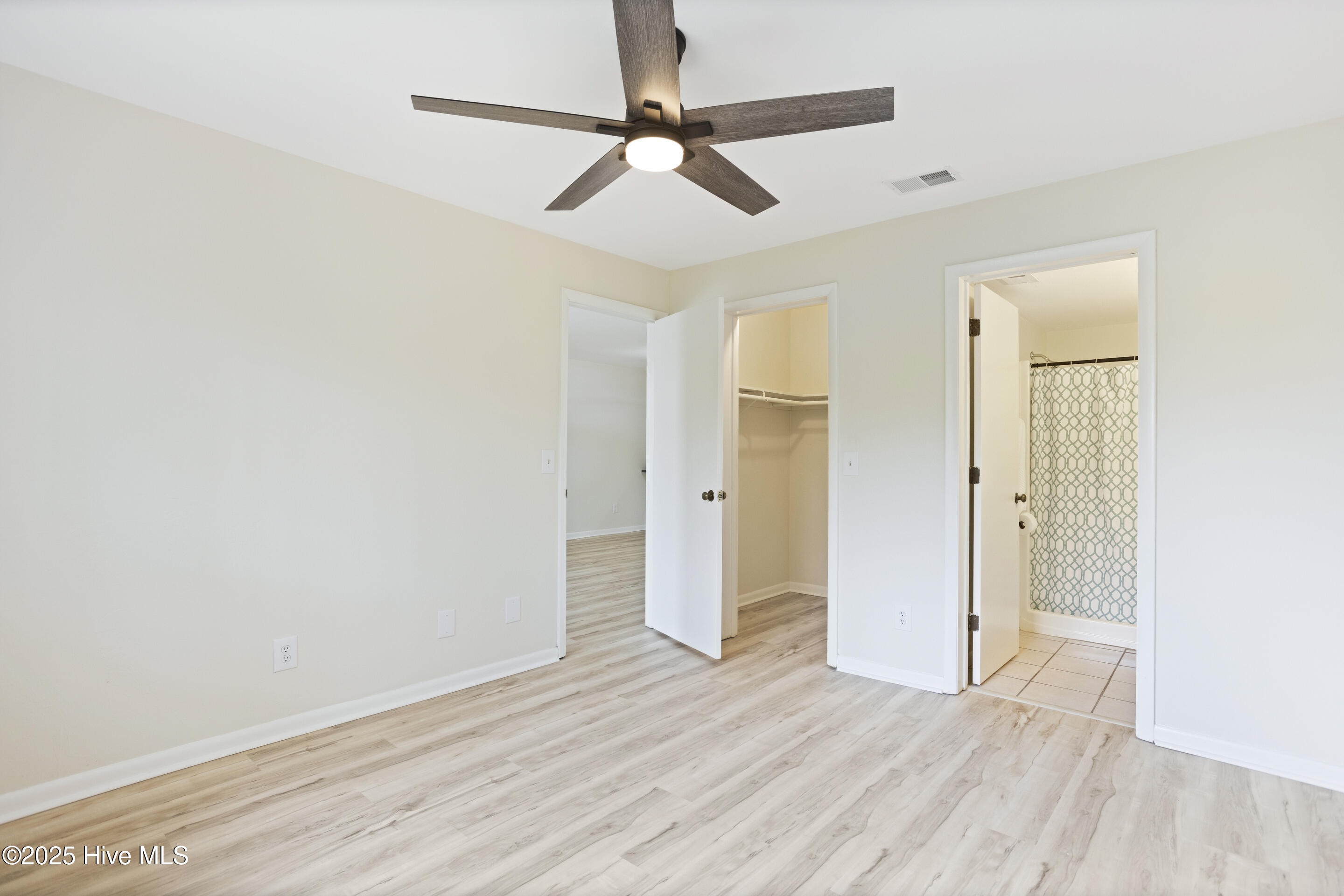 100537124 | Photo 17