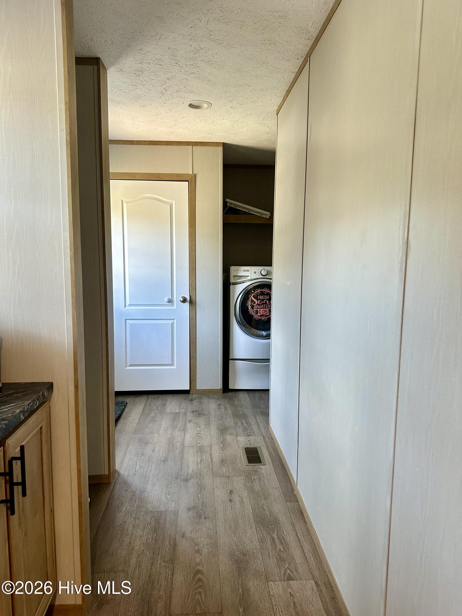 100548571 | Photo 24