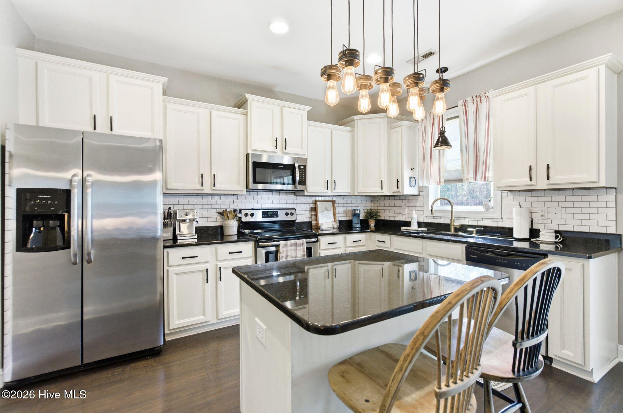 100568404 | Photo 25