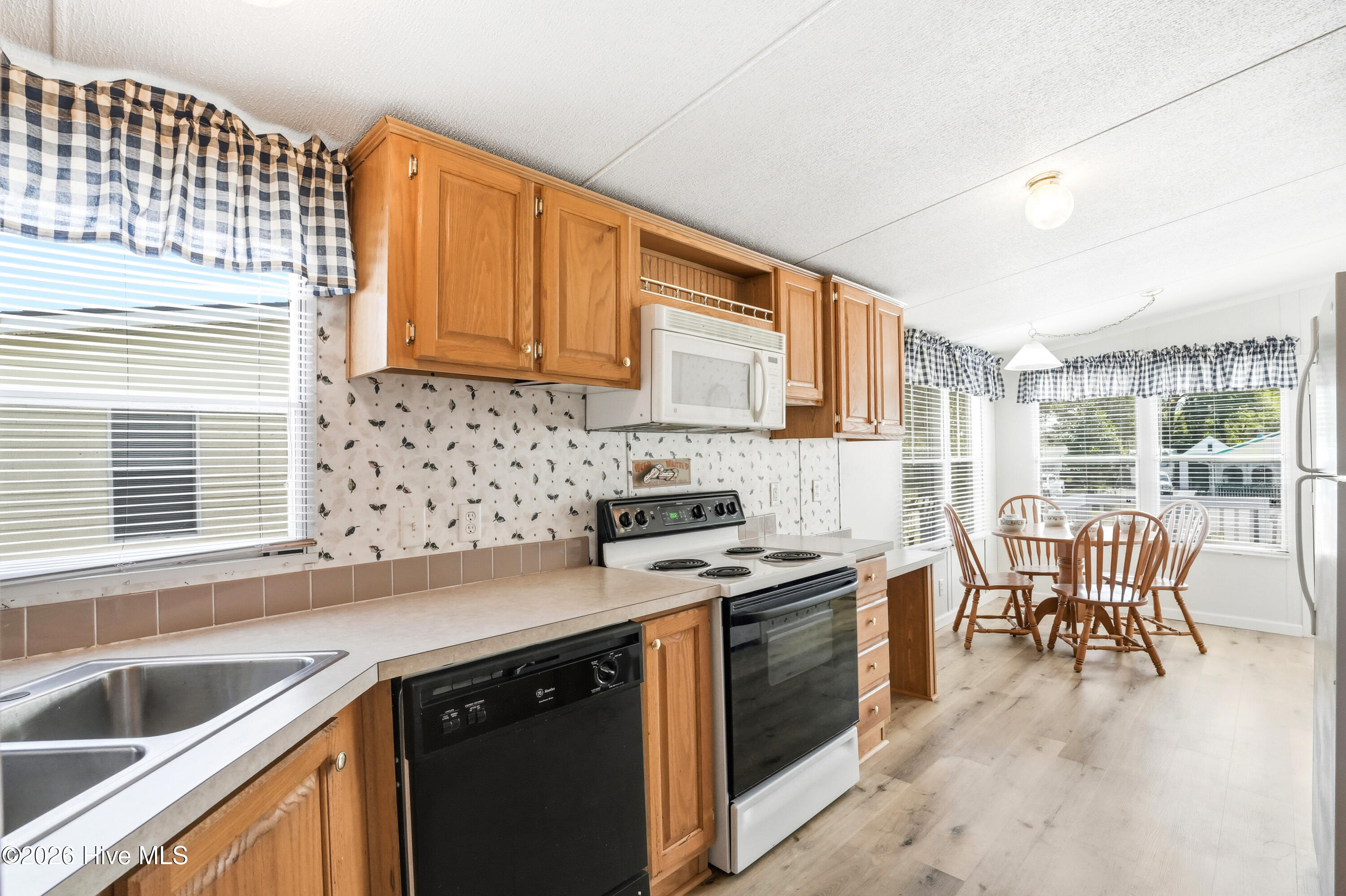 100565641 | Photo 12