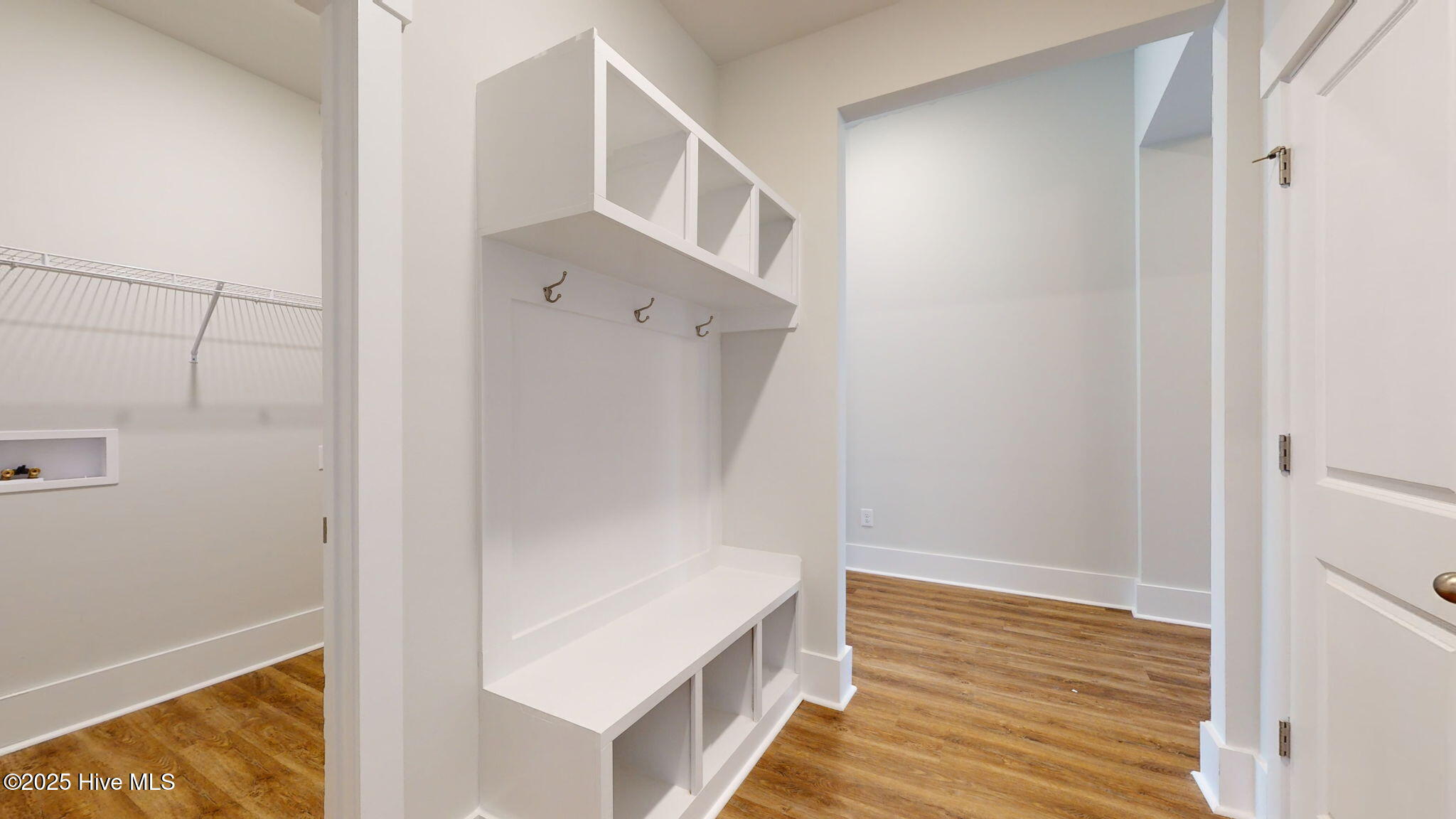 100543683 | Photo 21