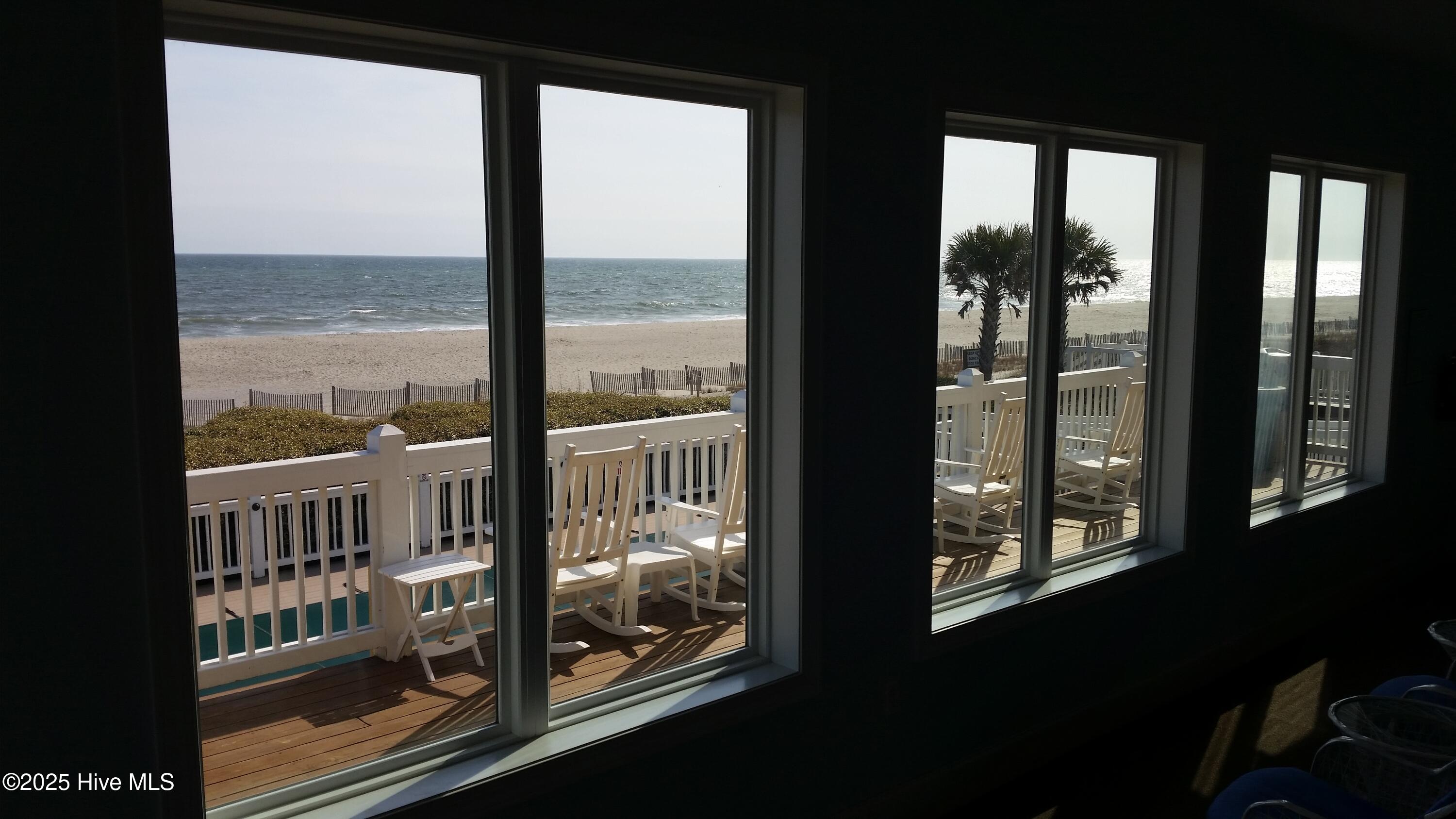 100538376 | Photo 95