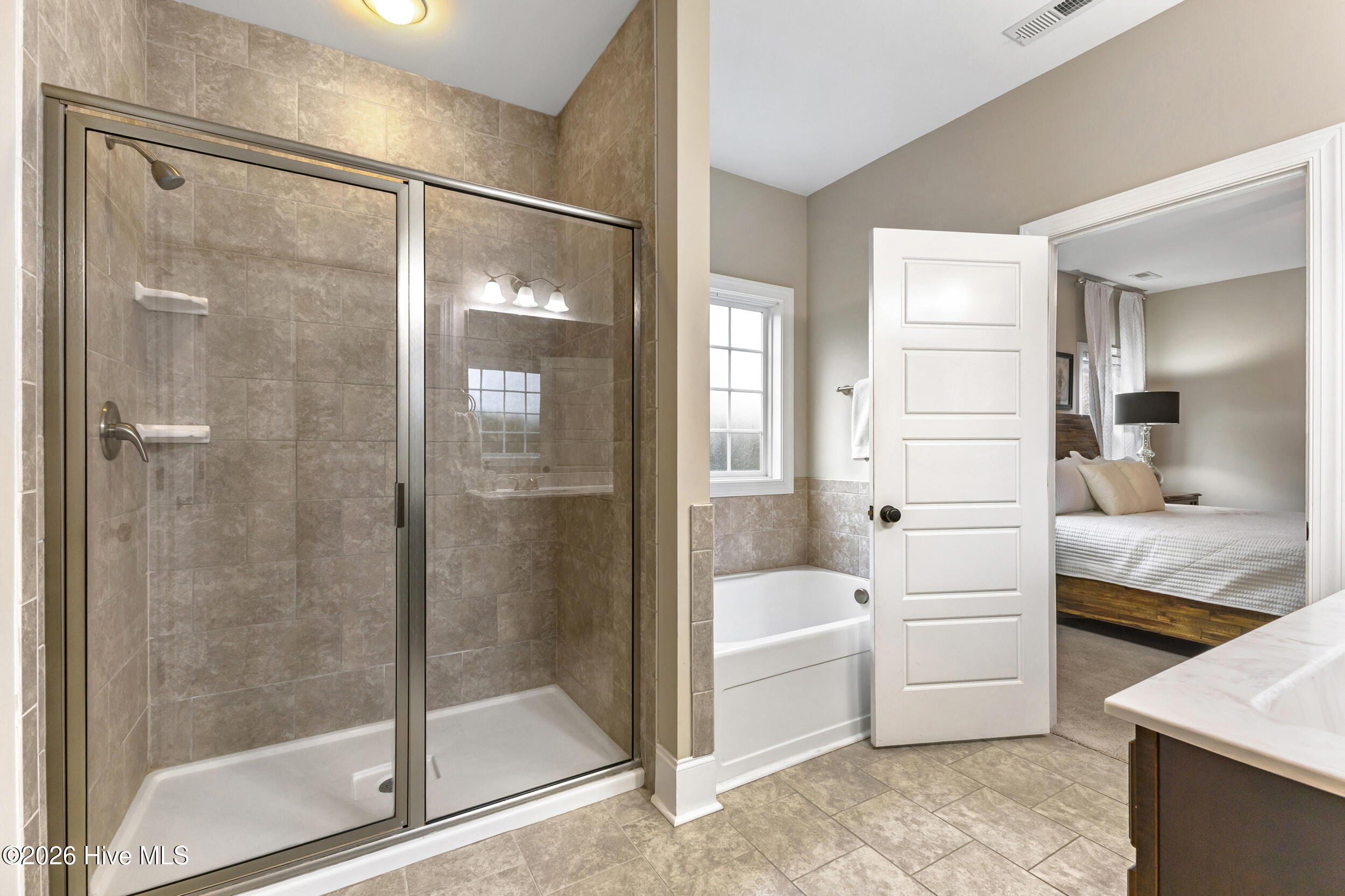 100554071 | Photo 24