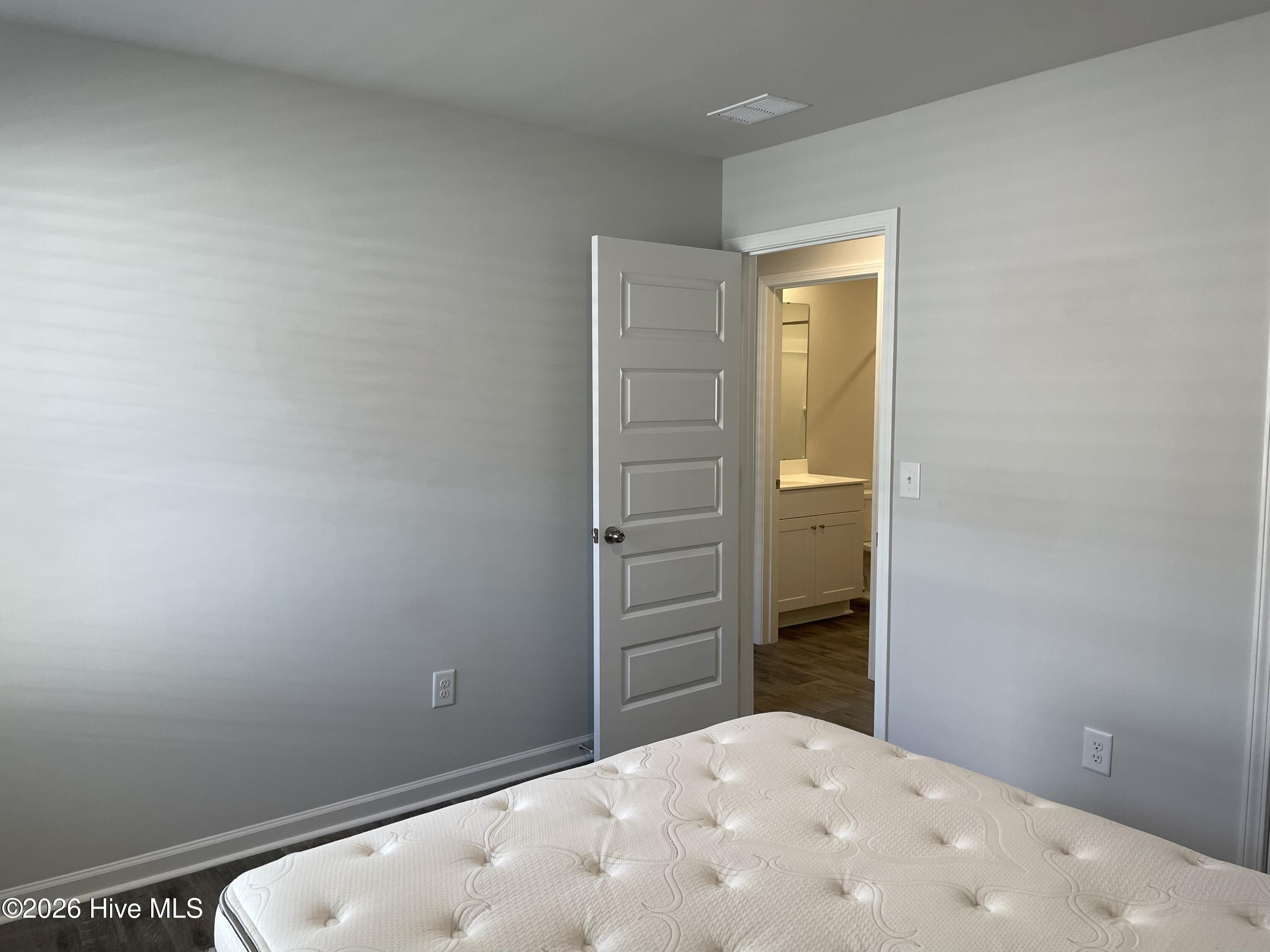 100560586 | Photo 19