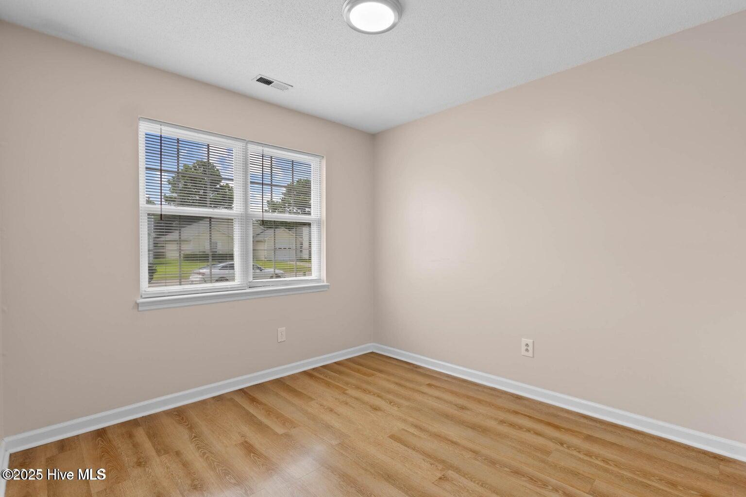 100545292 | Photo 17