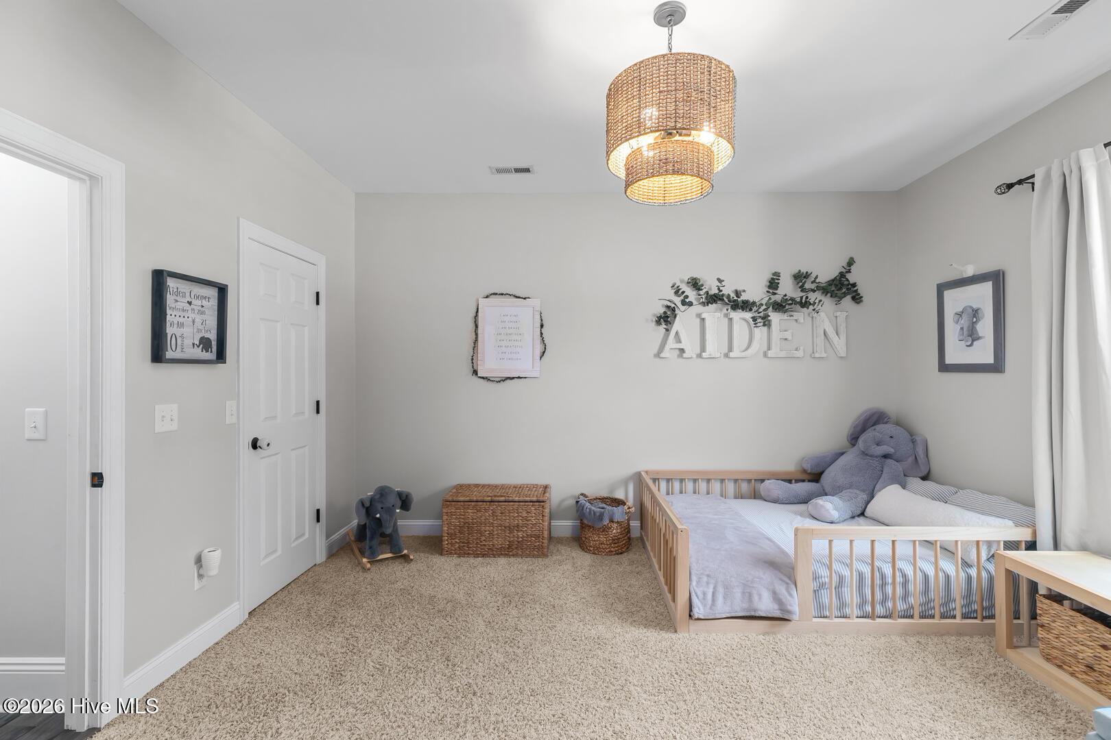 100557590 | Photo 55