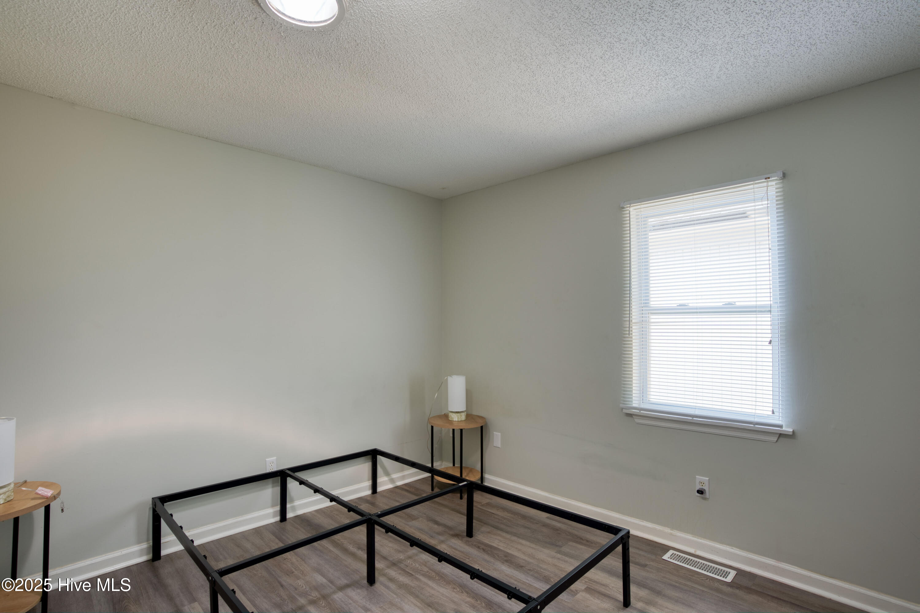 100517025 | Photo 13