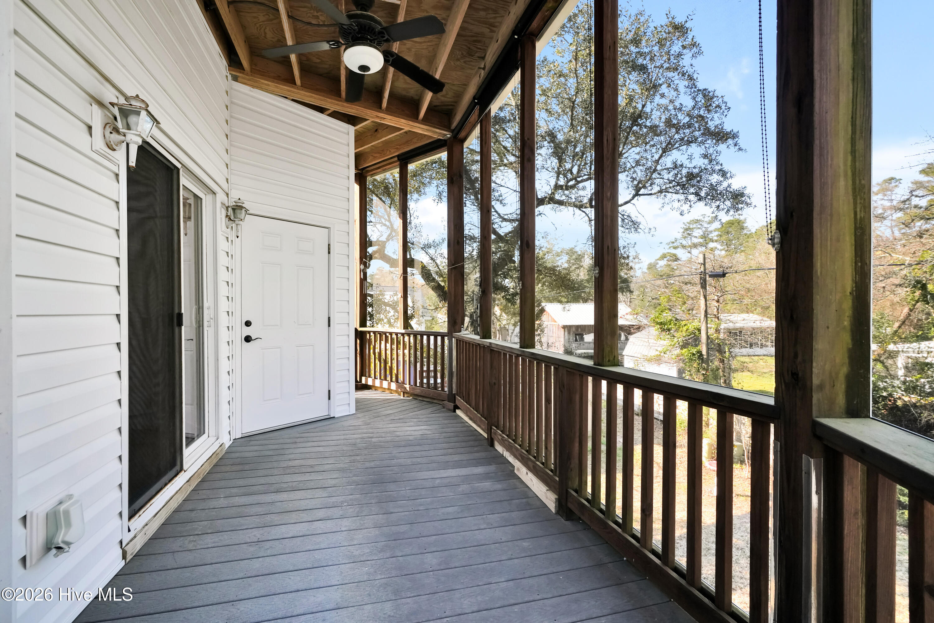 100562809 | Photo 13