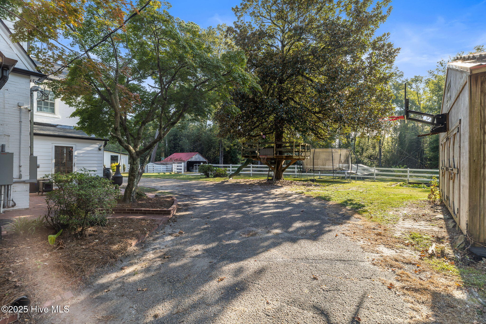 100533679 | Photo 60