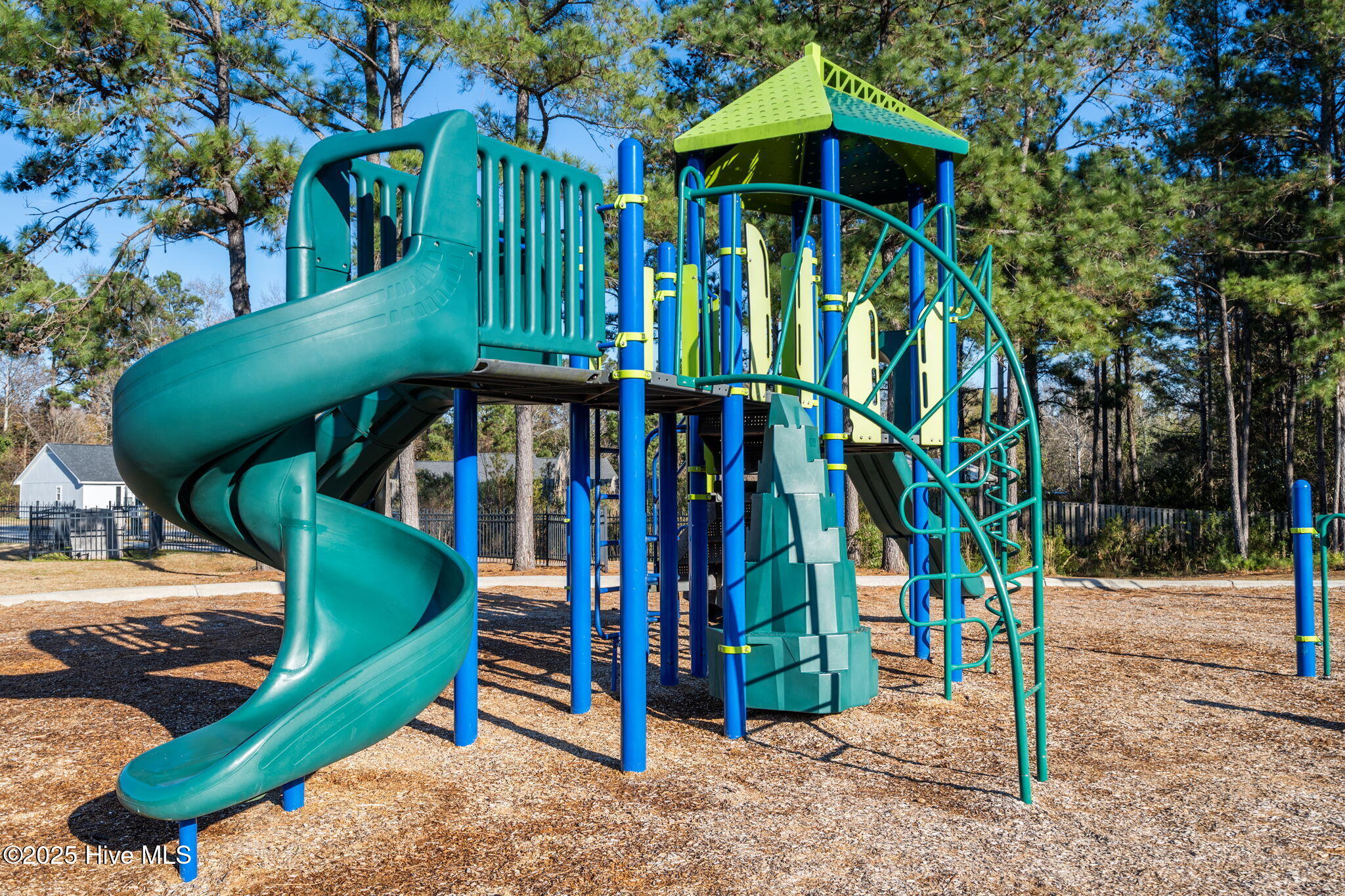 100545189 | Photo 72