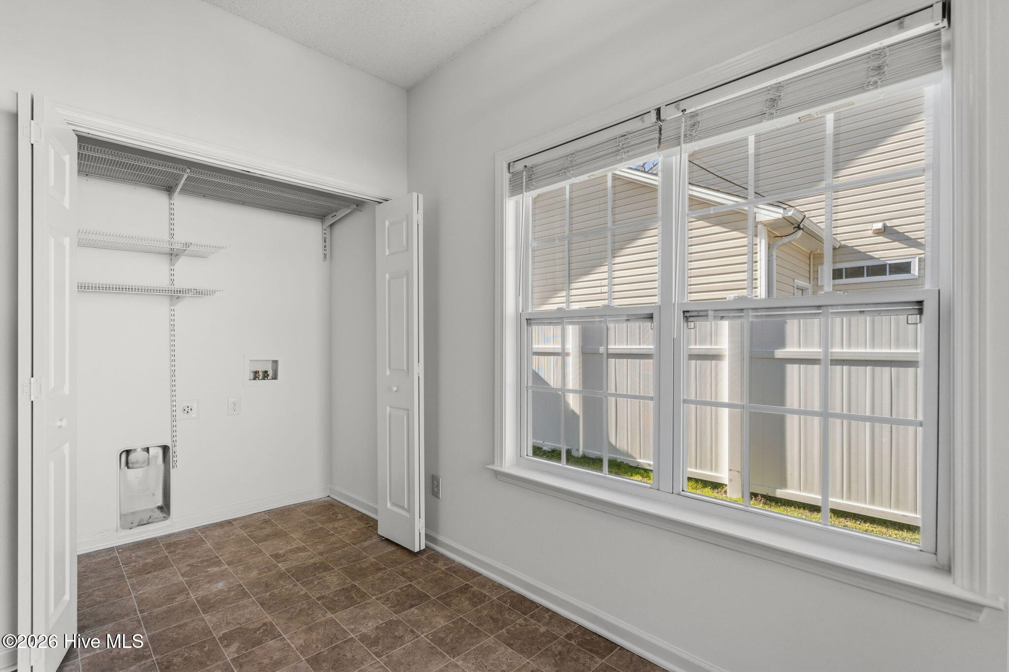 100549107 | Photo 13