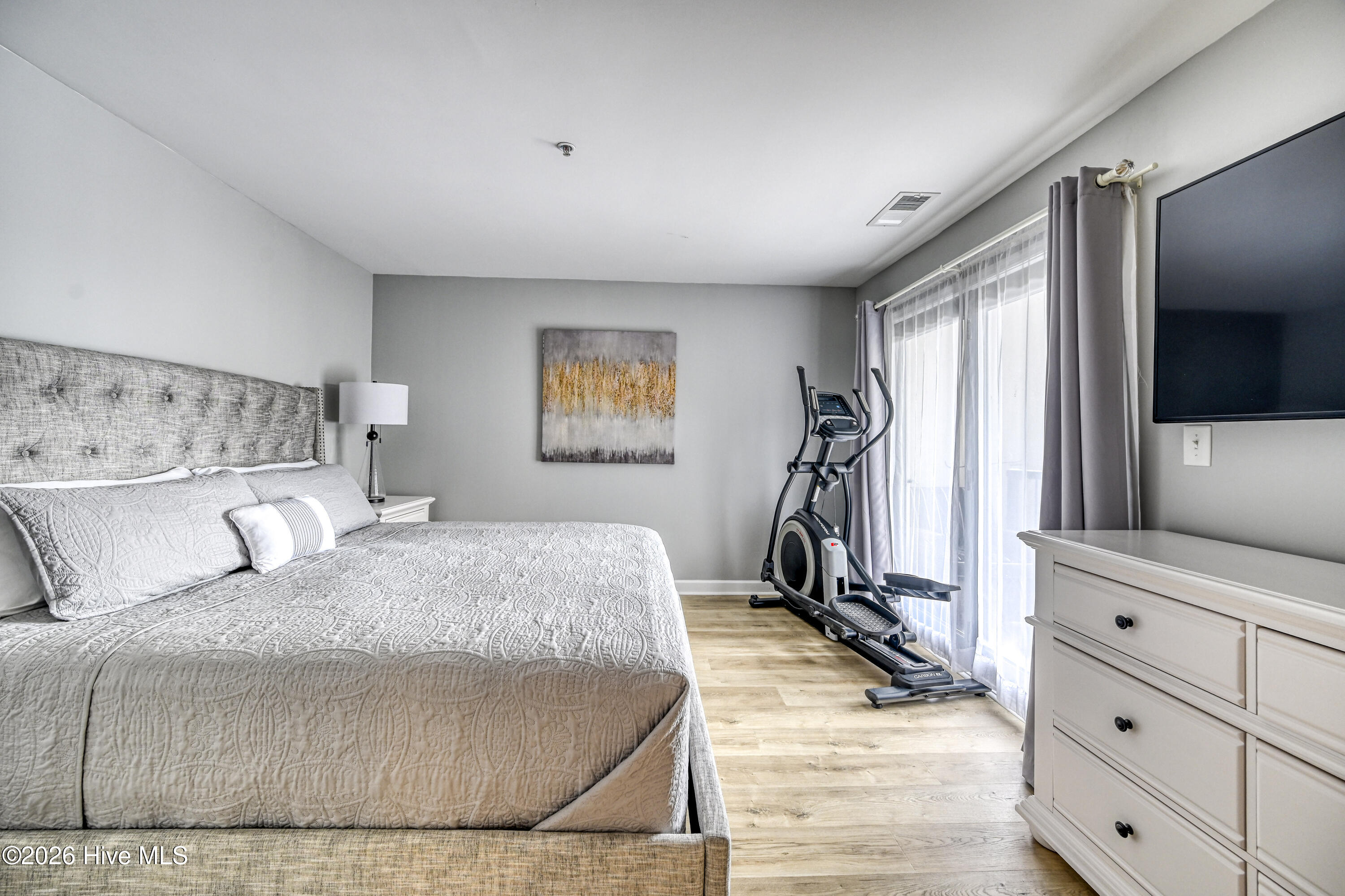 100536578 | Photo 12