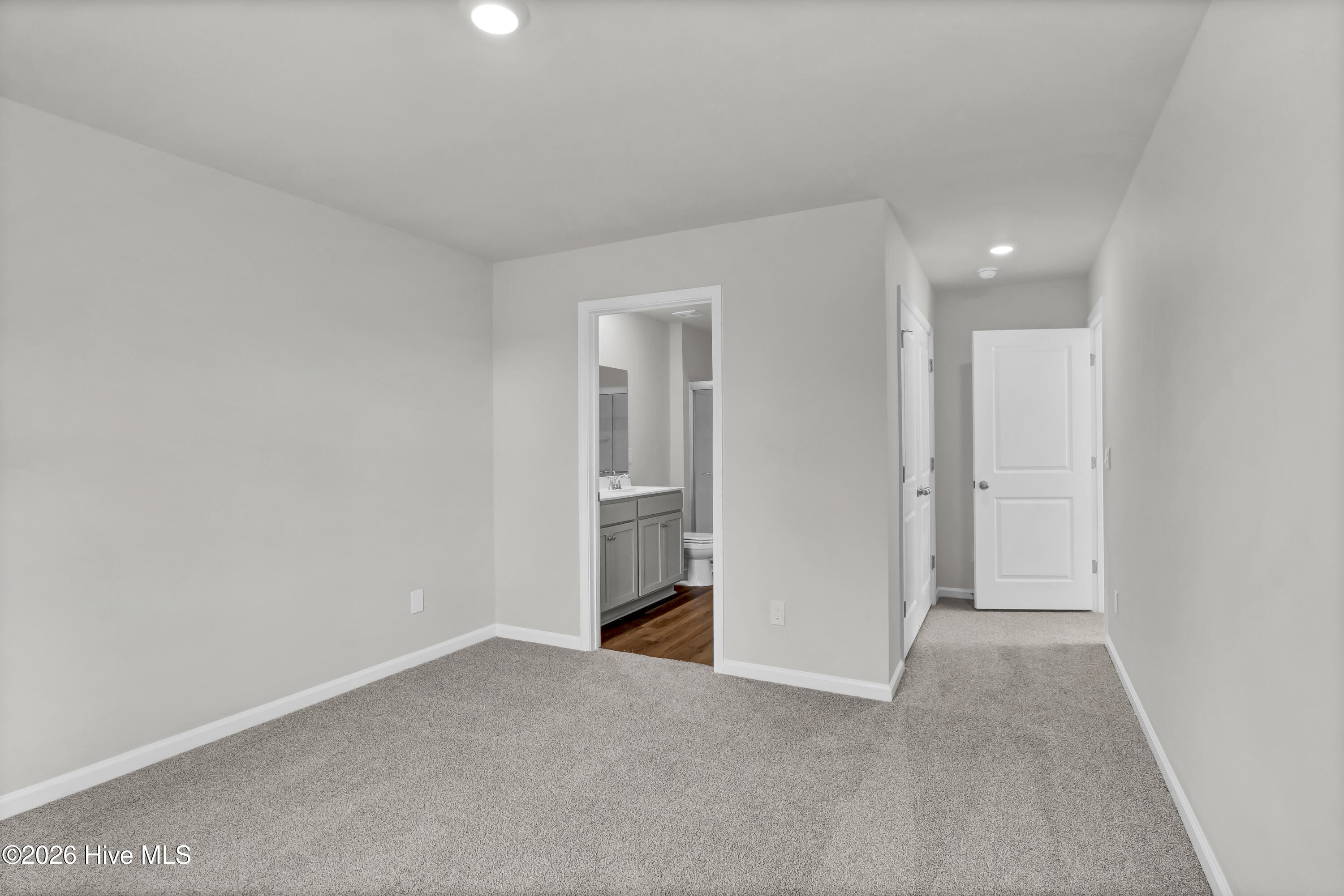 100569418 | Photo 19