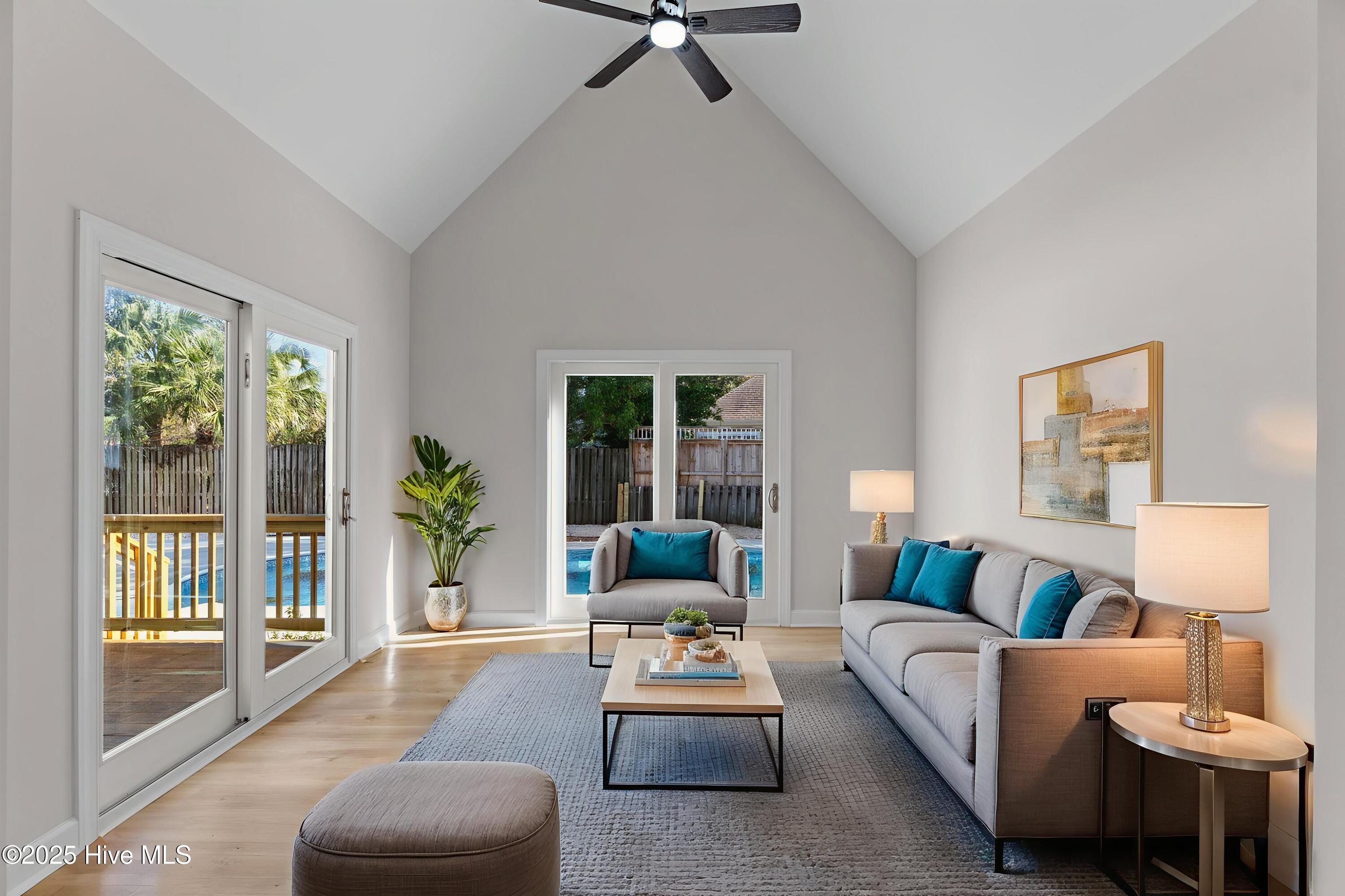 701 Barksdale Road, Wilmington, NC 28409 – photo 7: 43-web-or-mls-BTS08515 - Living Room - M