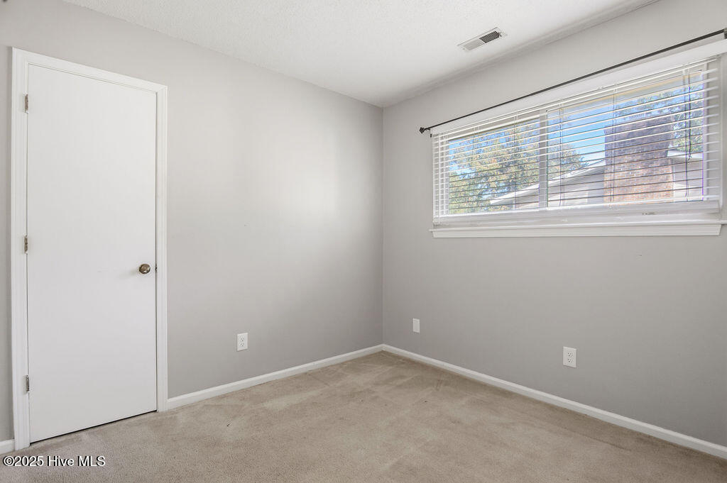 100538404 | Photo 33