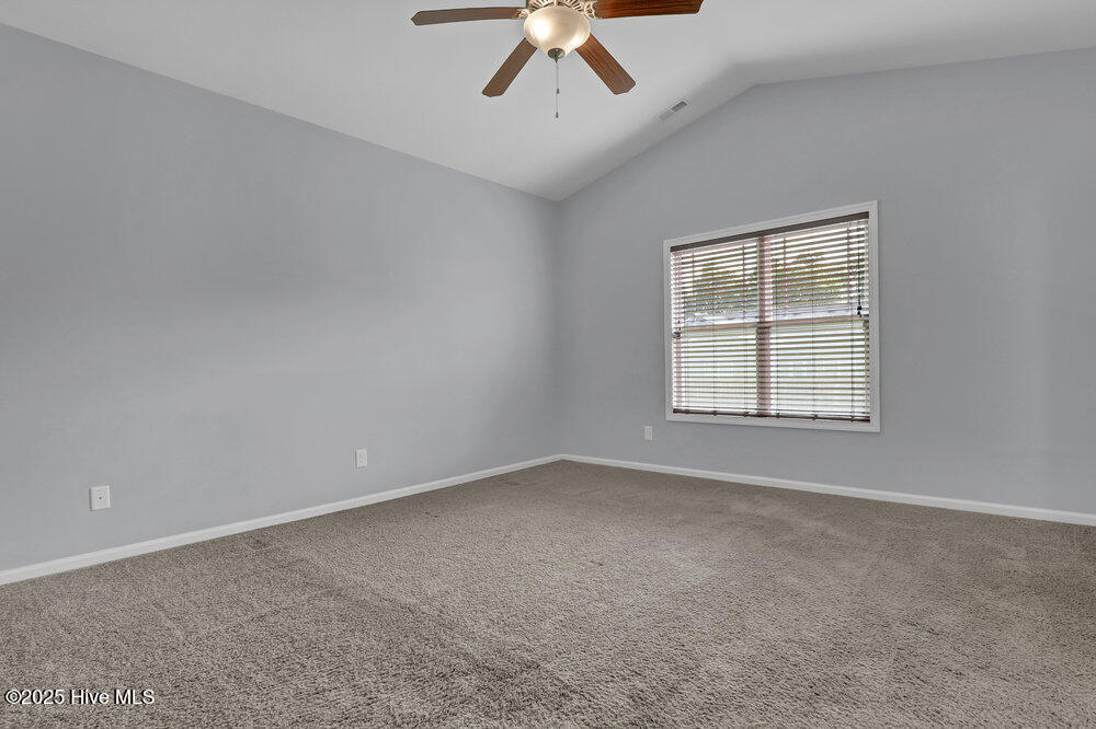 100549673 | Photo 12