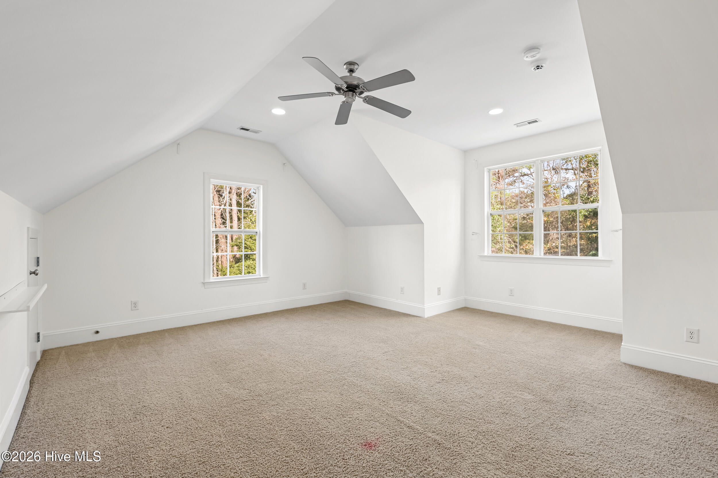 100547349 | Photo 36