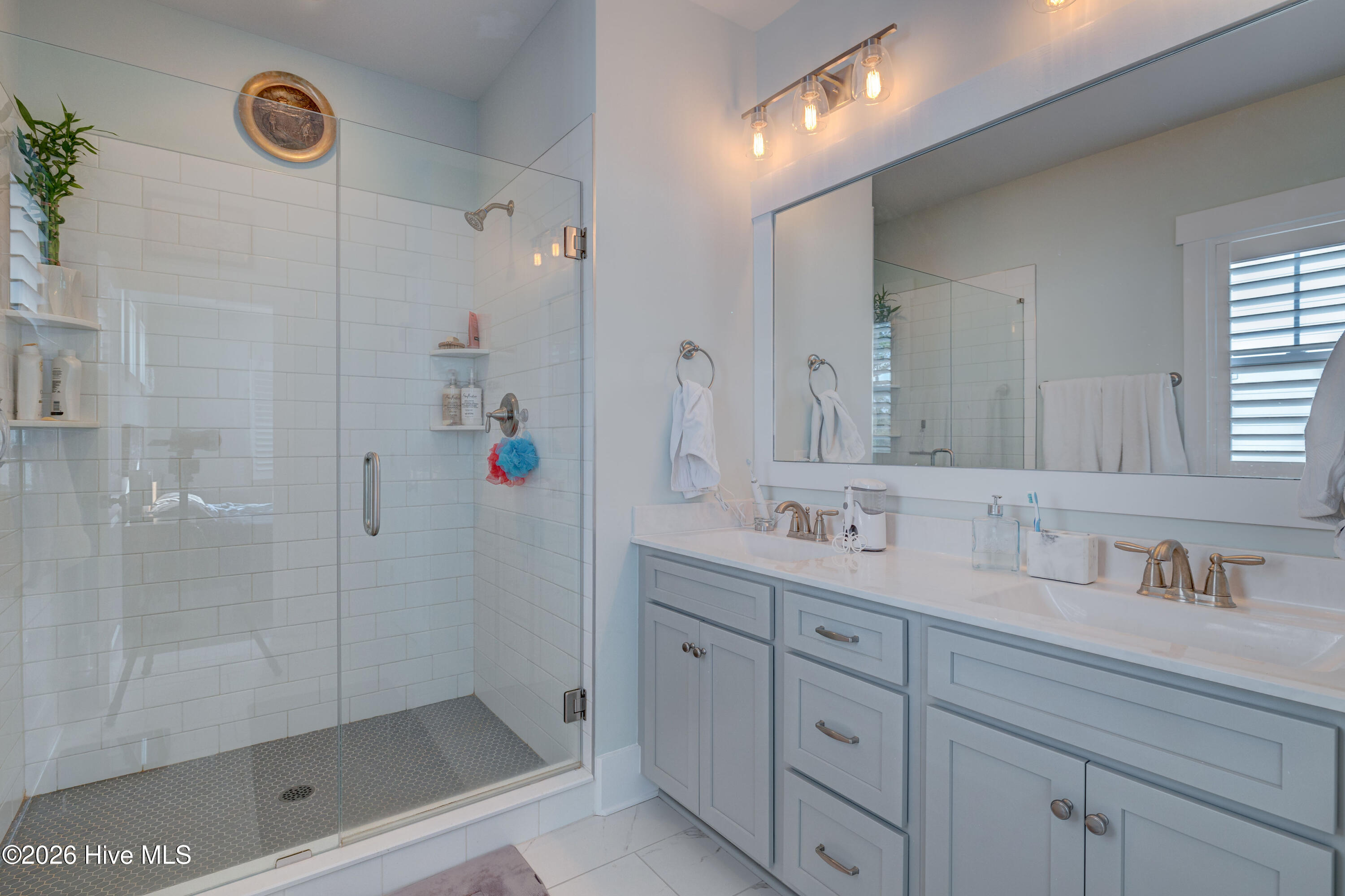 100561022 | Photo 35