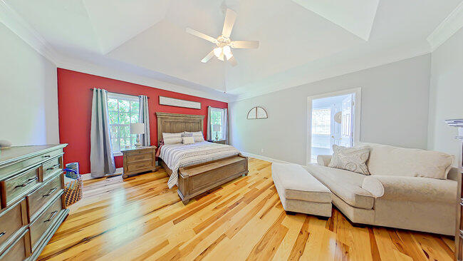 029_10-primary_bedroom_31