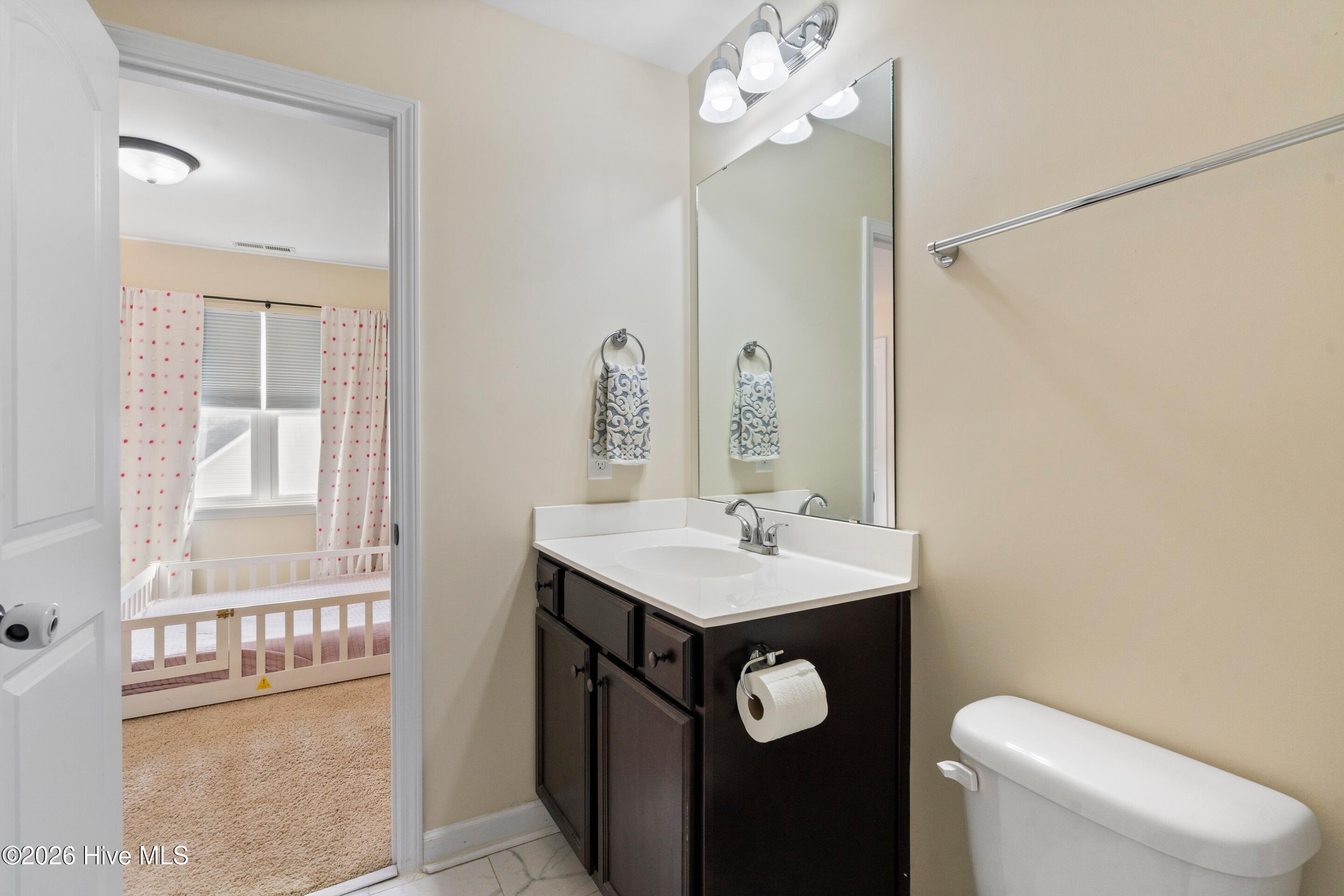 100548782 | Photo 27