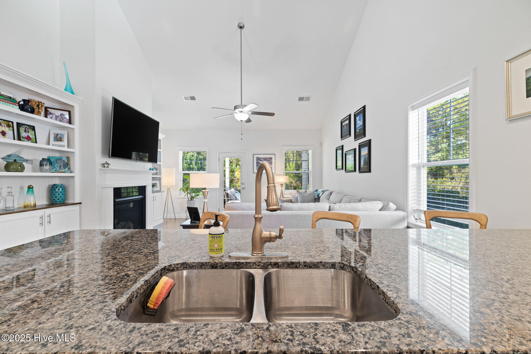 100541637 | Photo 20