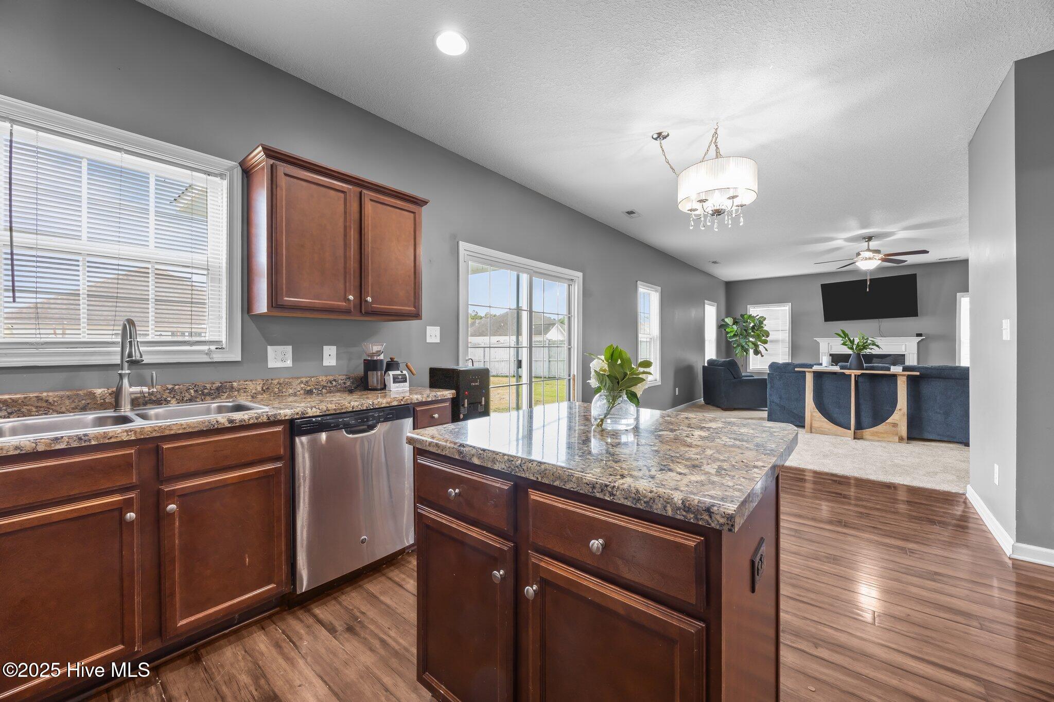 100555918 | Photo 17