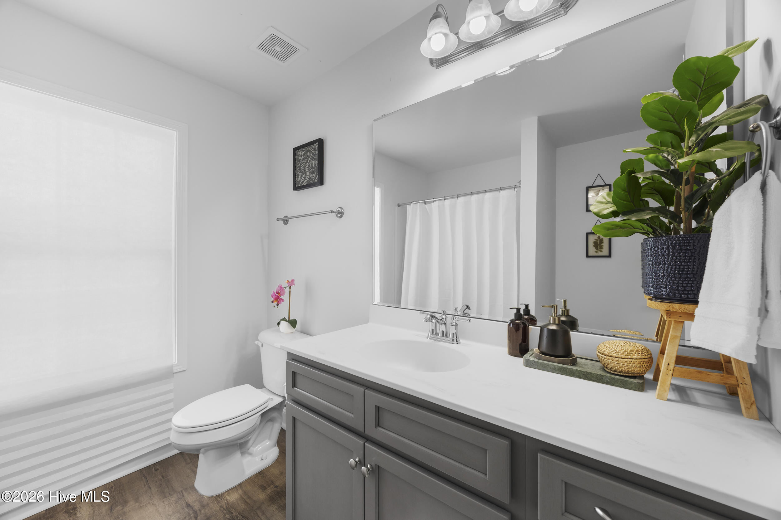 100563466 | Photo 17