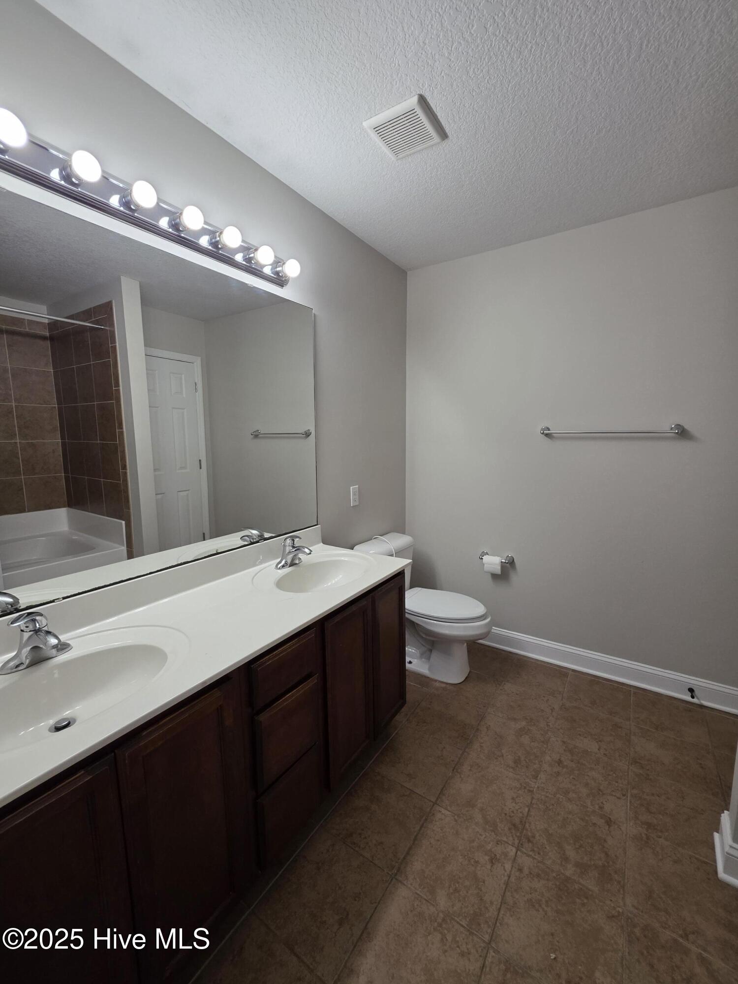 100545996 | Photo 16