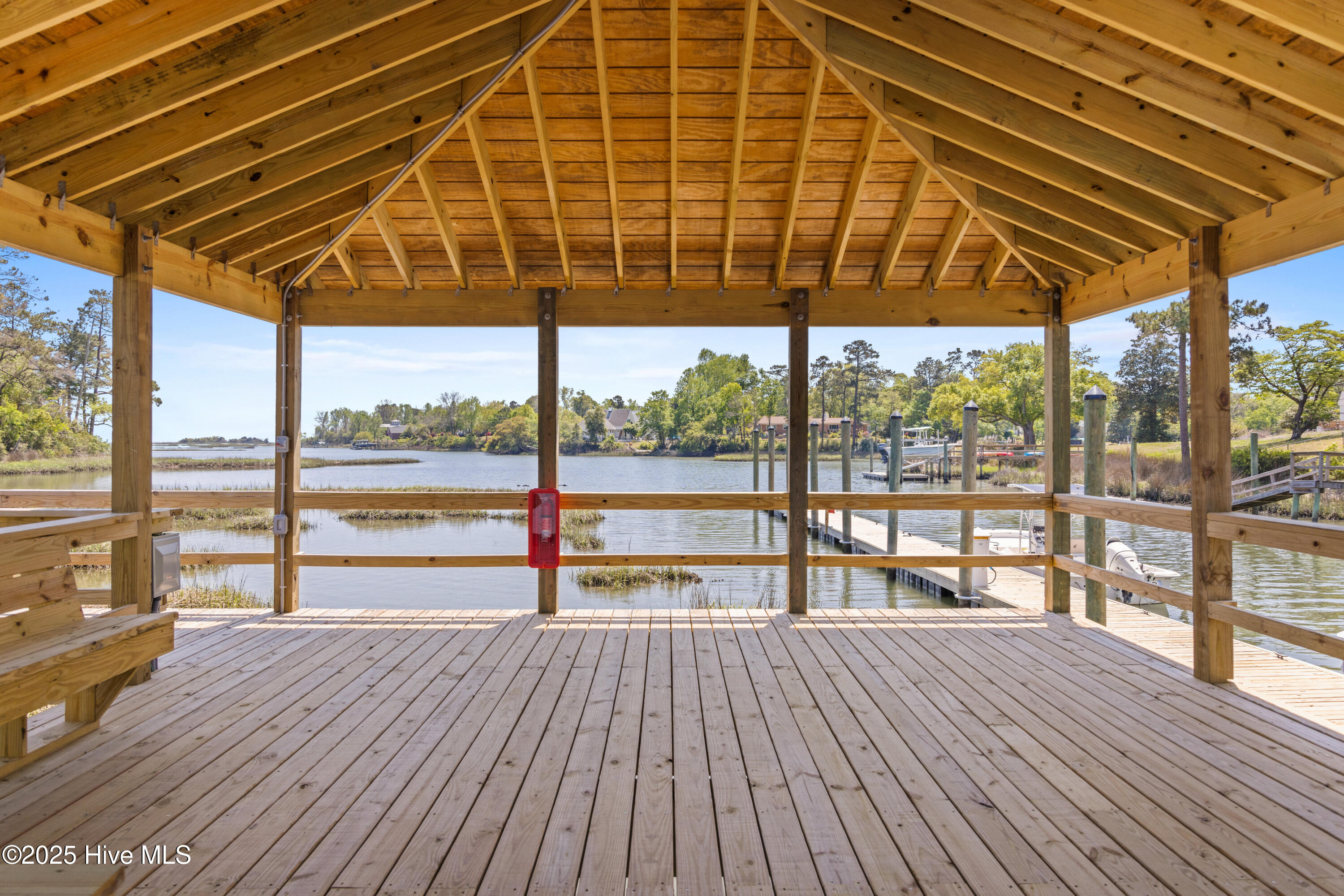 100496270 | Photo 26