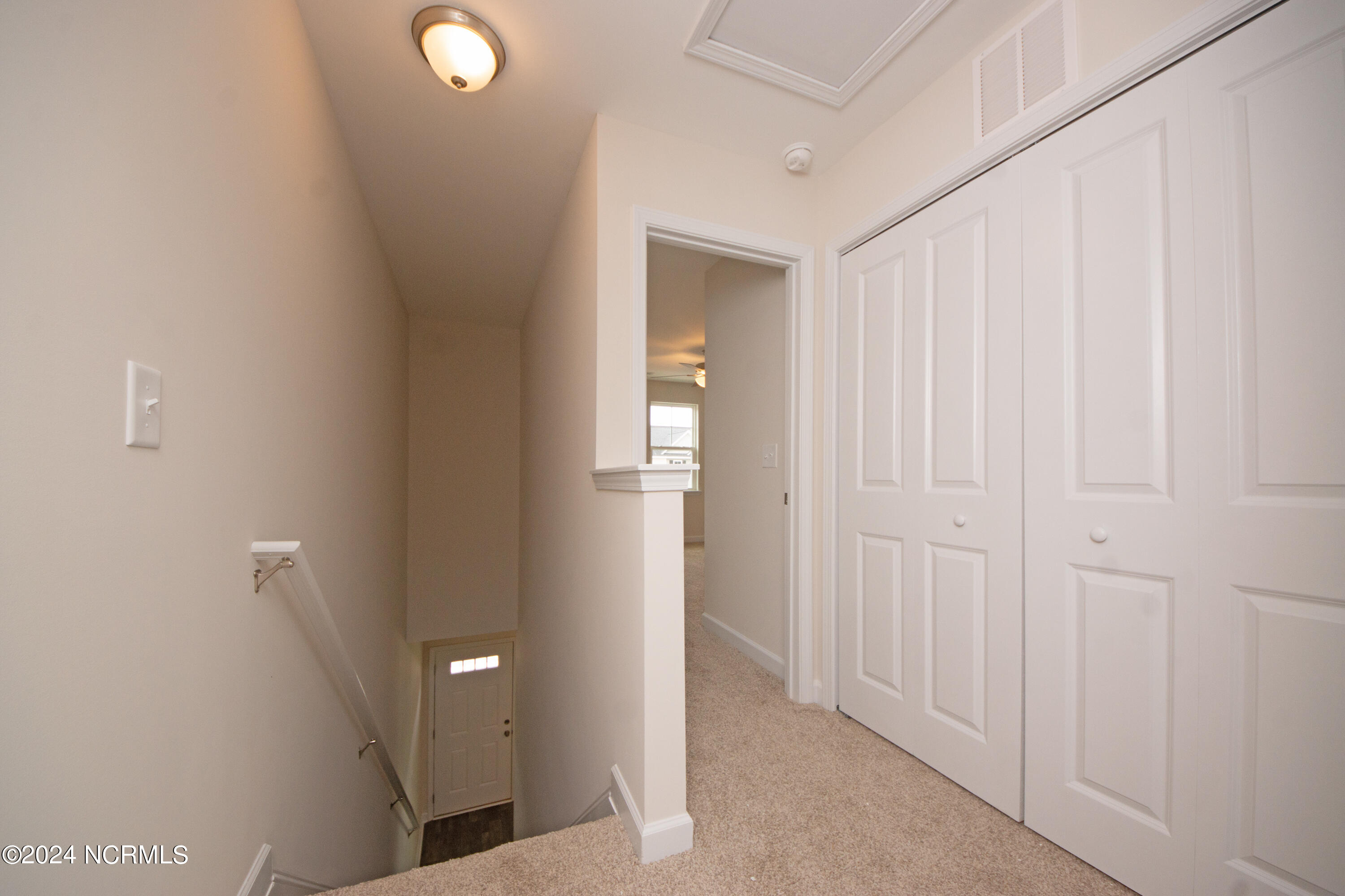 100561401 | Photo 16