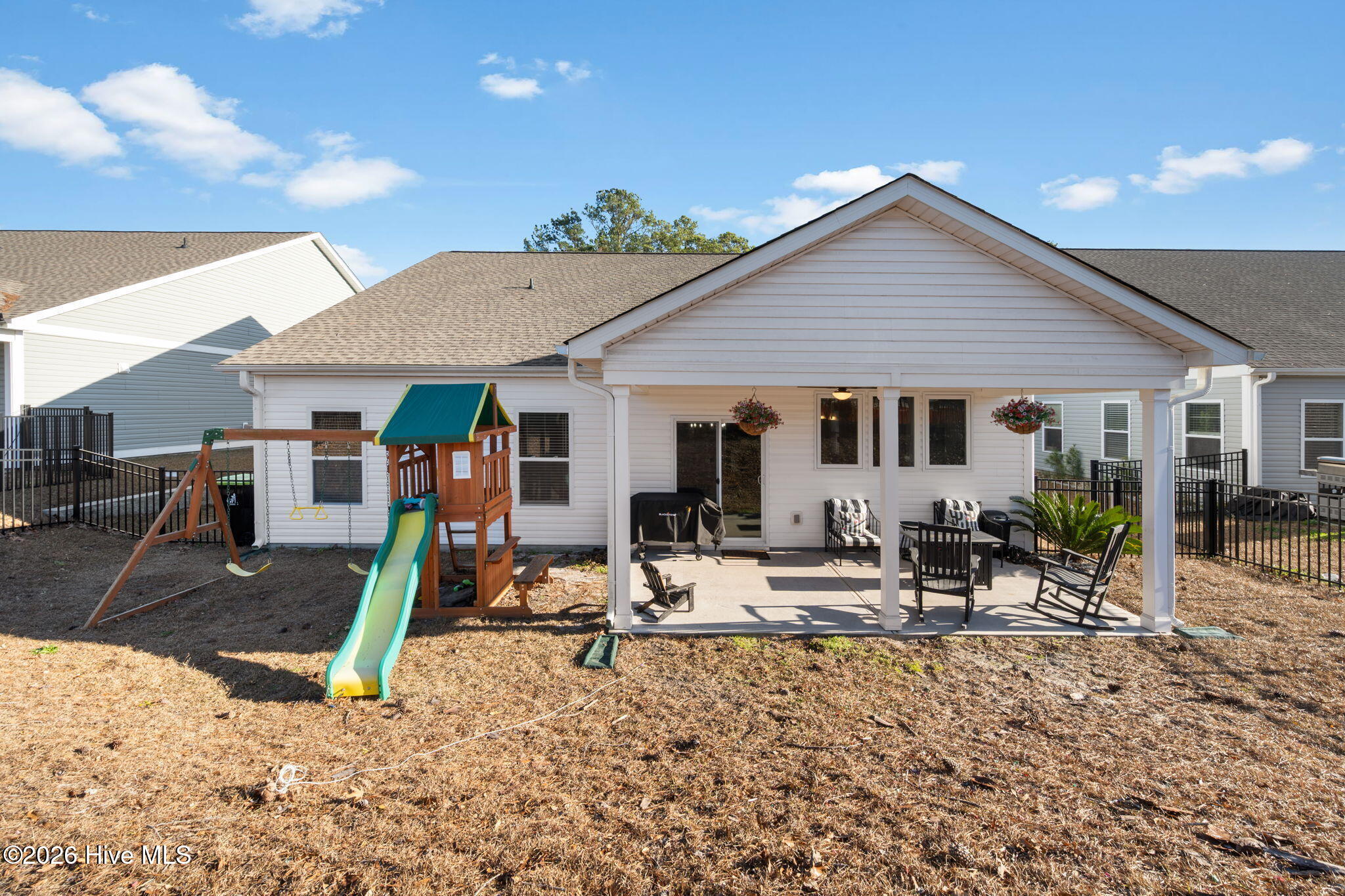 100549288 | Photo 31