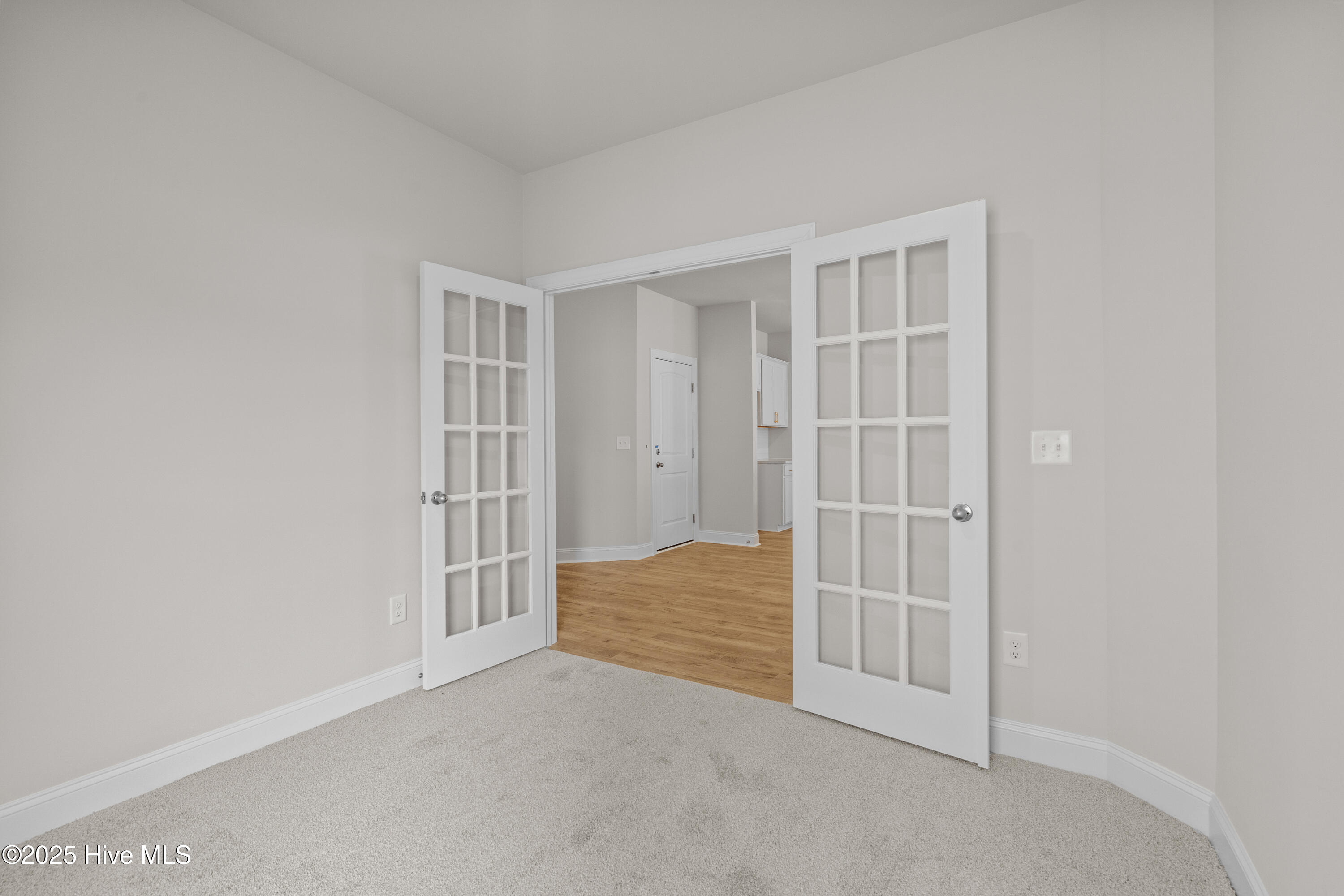 100521032 | Photo 12