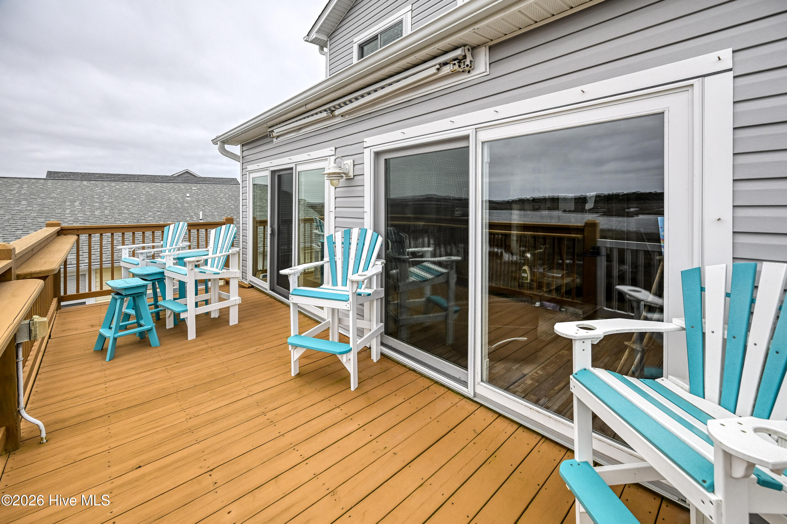 100558069 | Photo 75