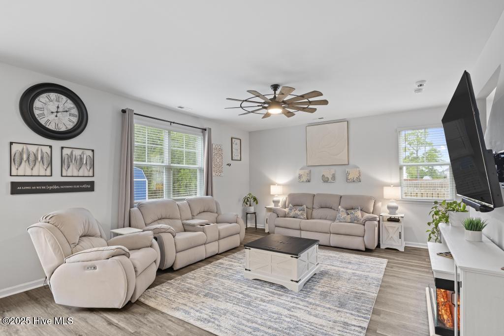 100536703 | Photo 10