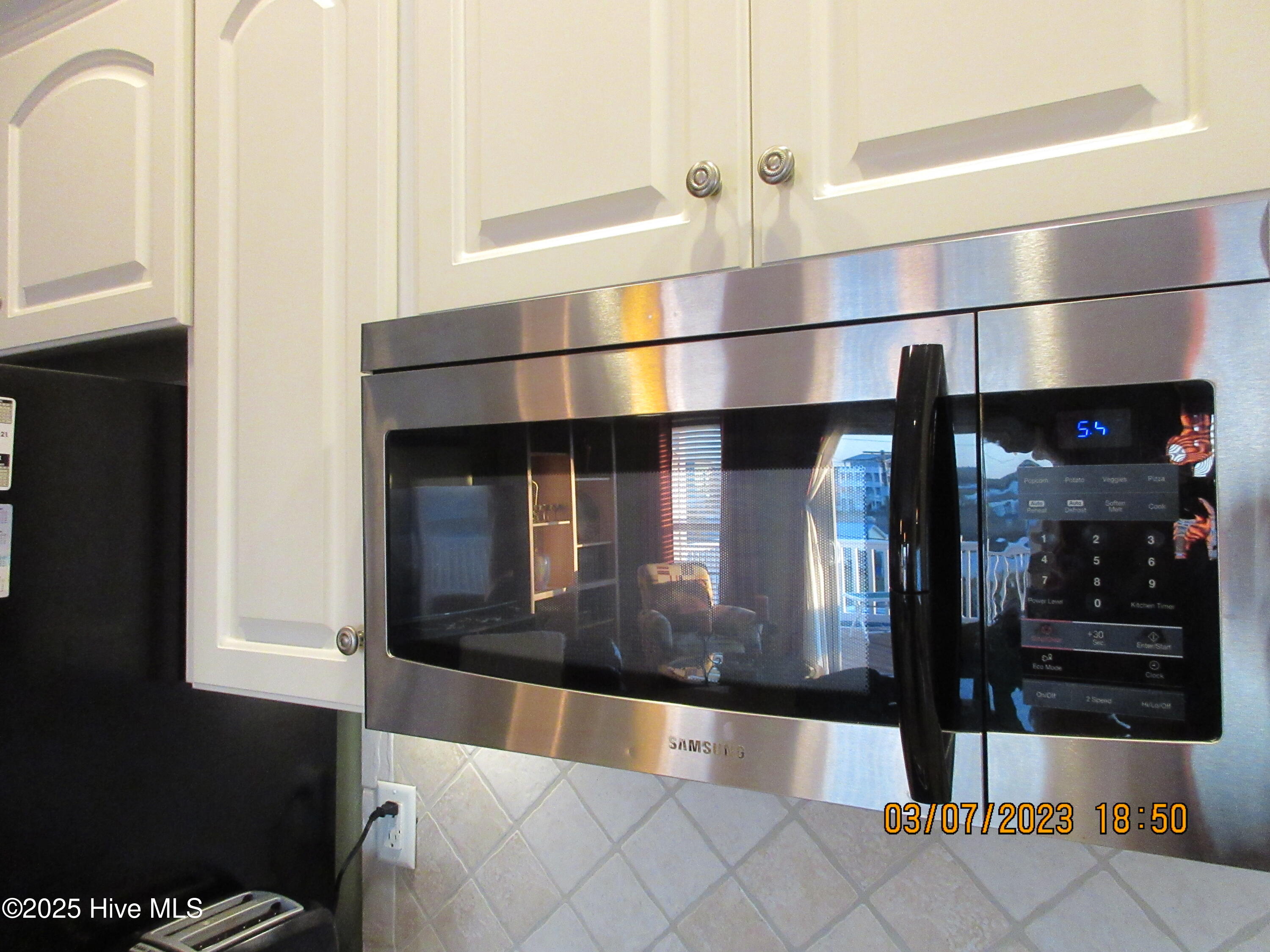 100525203 | Photo 29