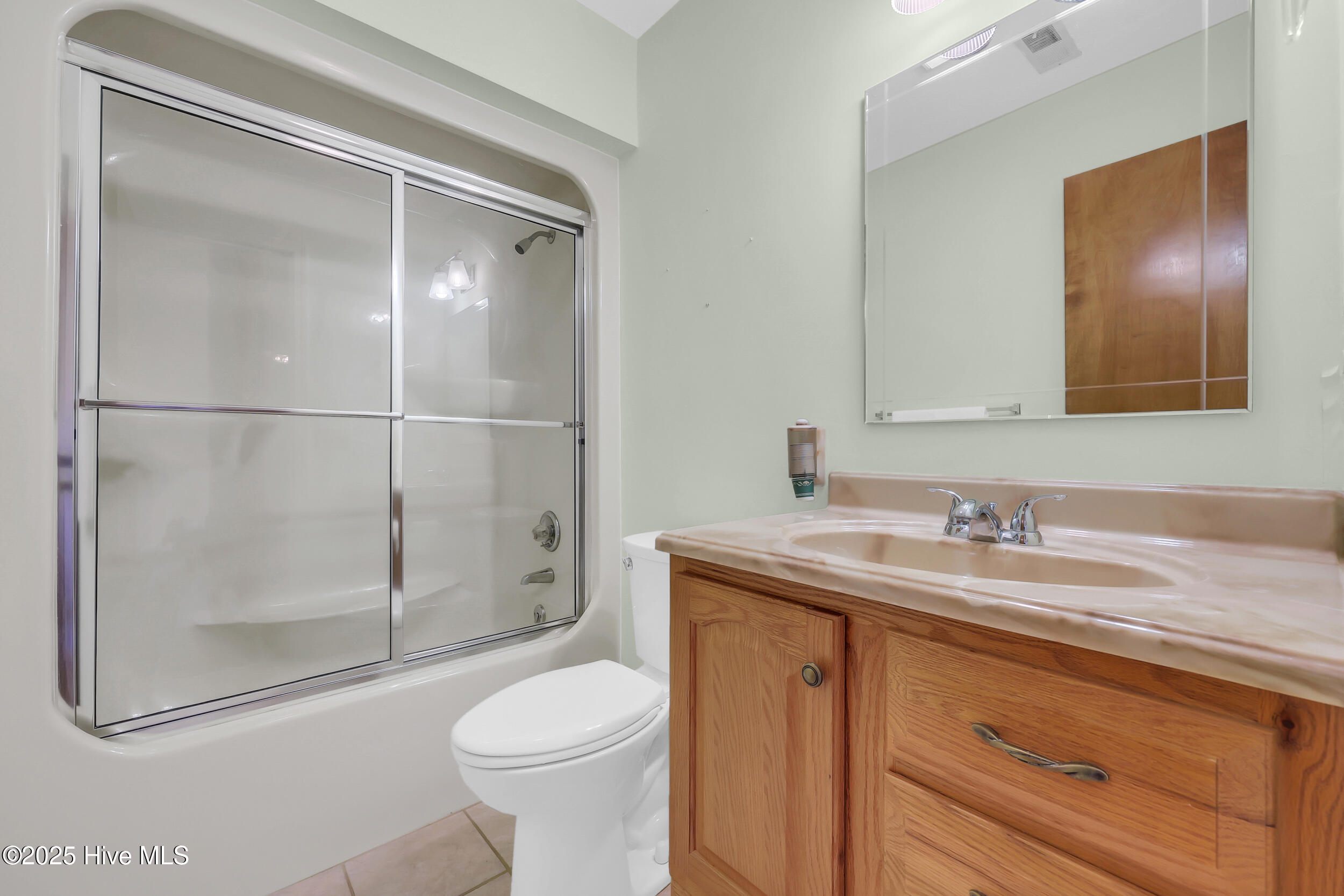 100535037 | Photo 15