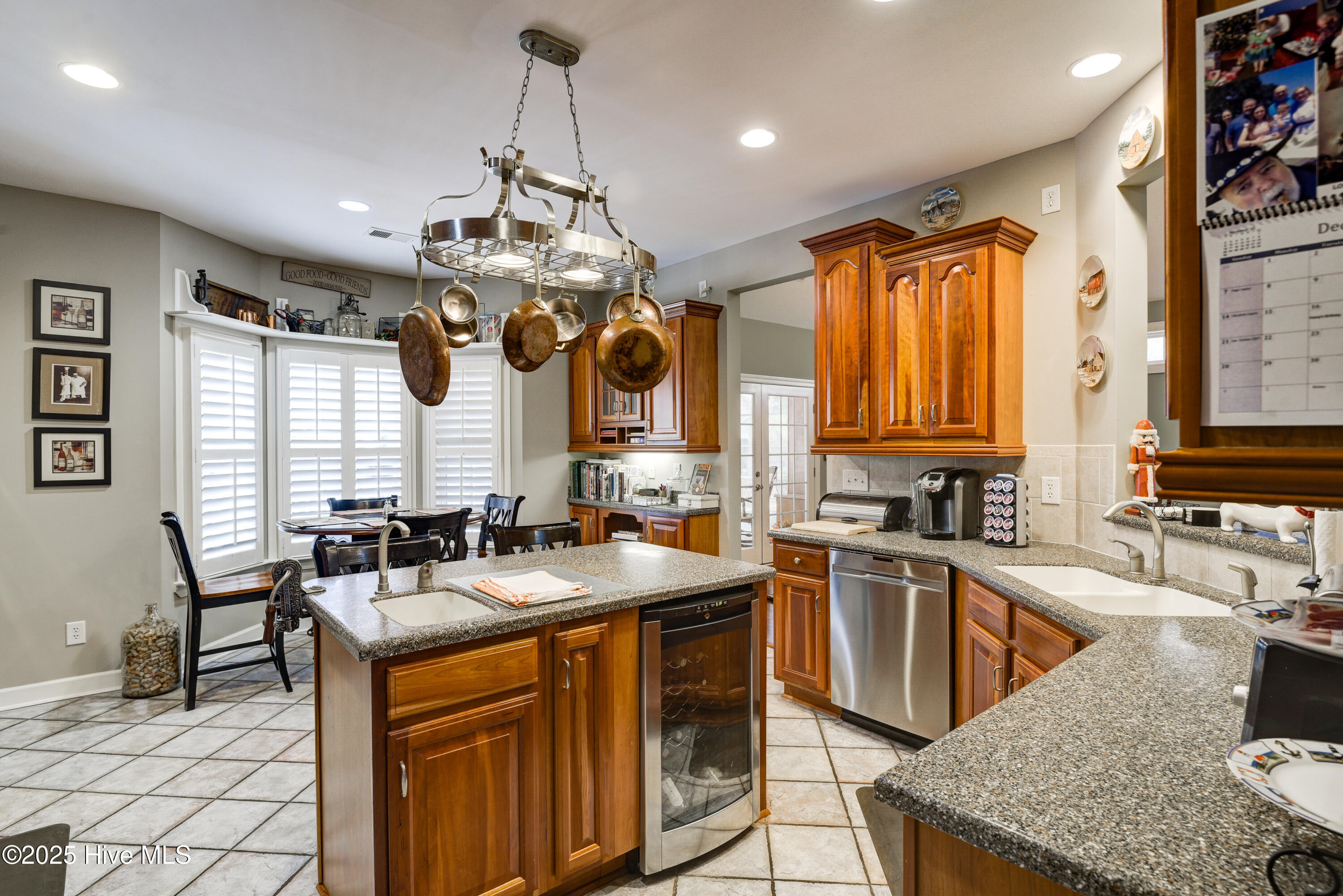 100547083 | Photo 12